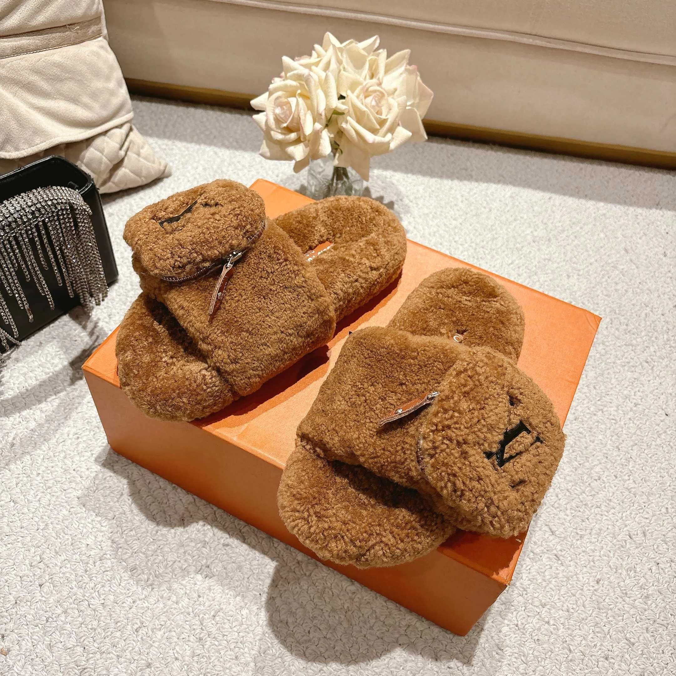 Тапочки Женские Louis Vuitton 17957252