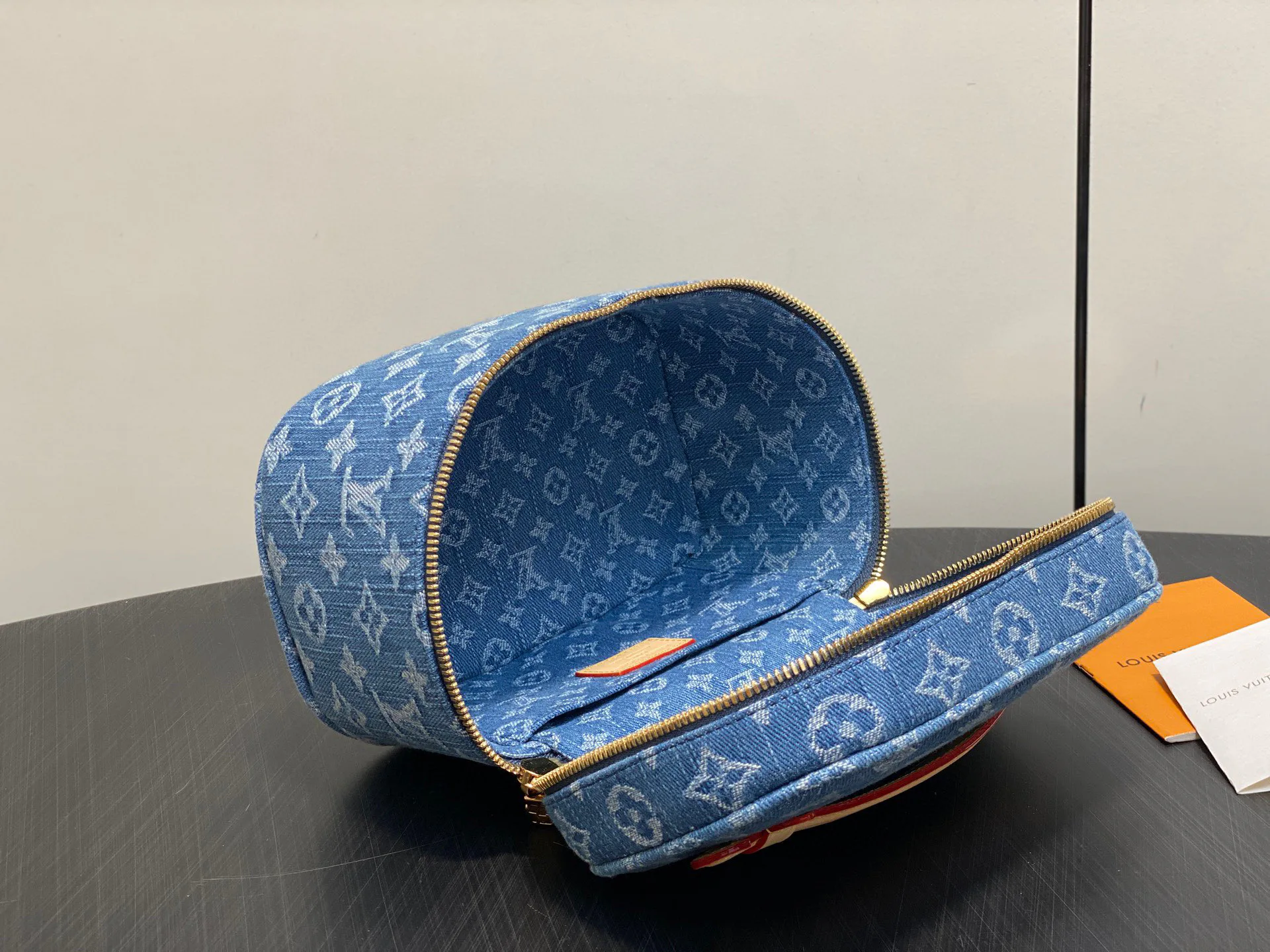 Клатчи Женские Louis Vuitton 11509359