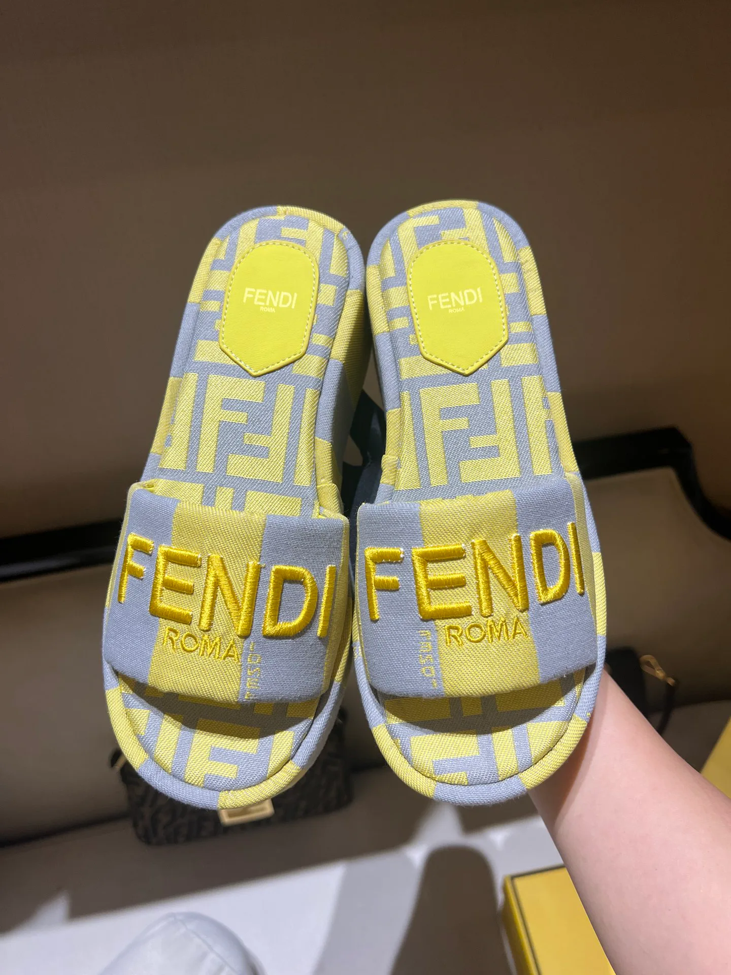 Шлепанцы Женские Fendi 8664