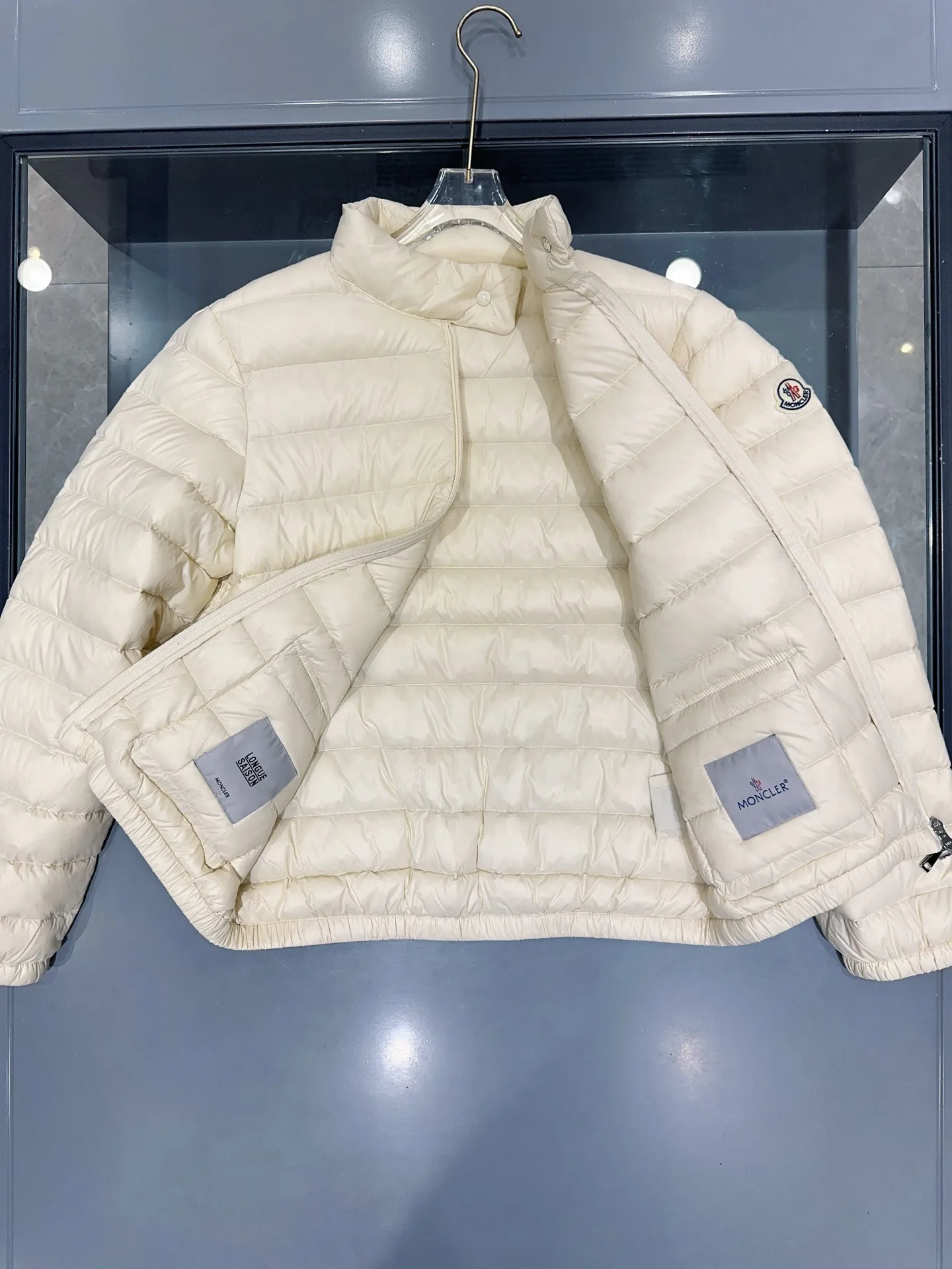 Куртки И Пуховики Женские Moncler 19084323