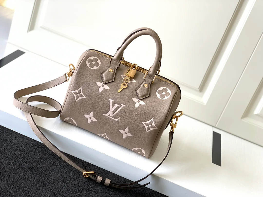 Классические Сумки Женские Louis Vuitton 17813558