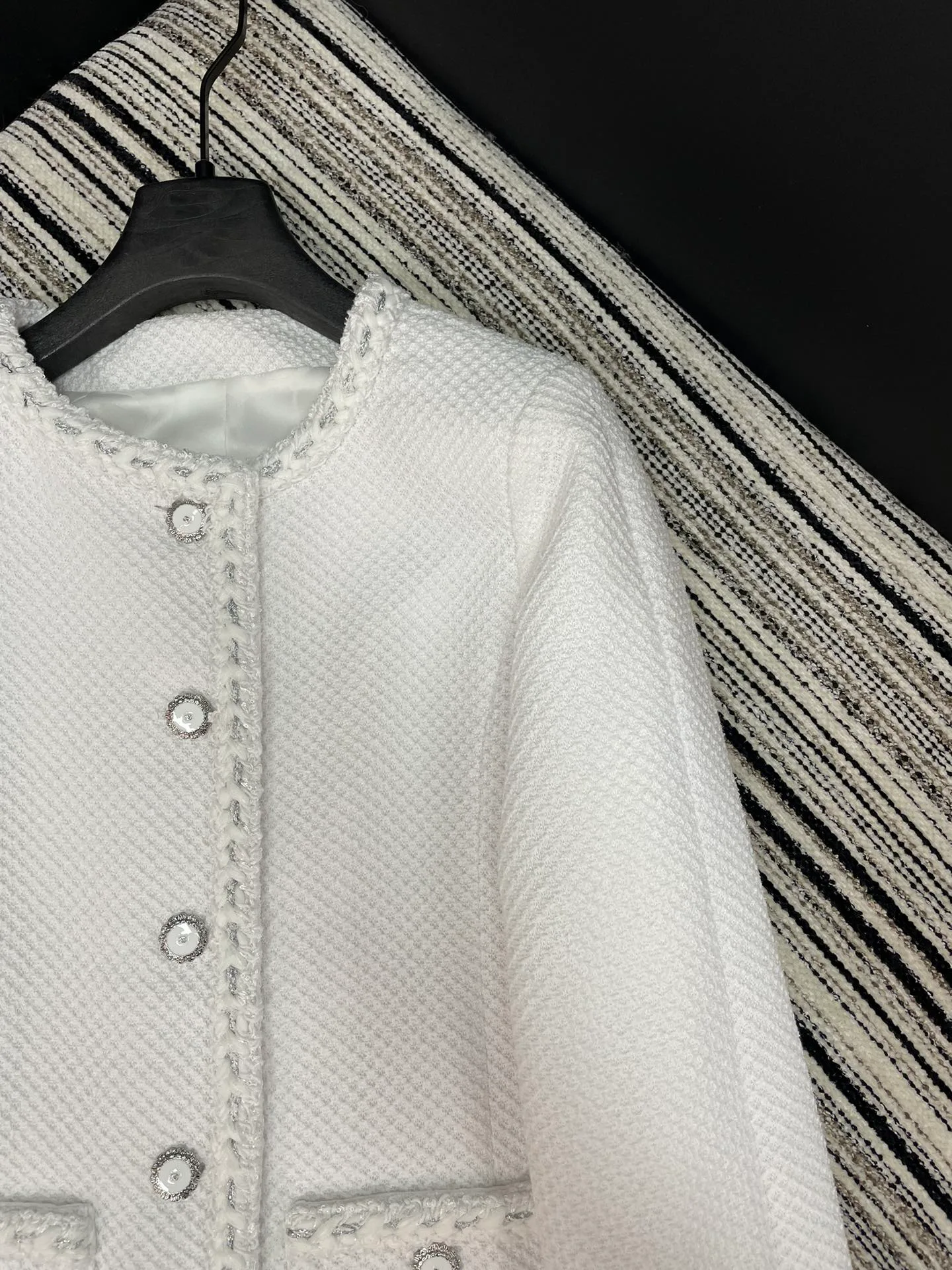 Куртки И Пуховики Женские Chanel 1023960