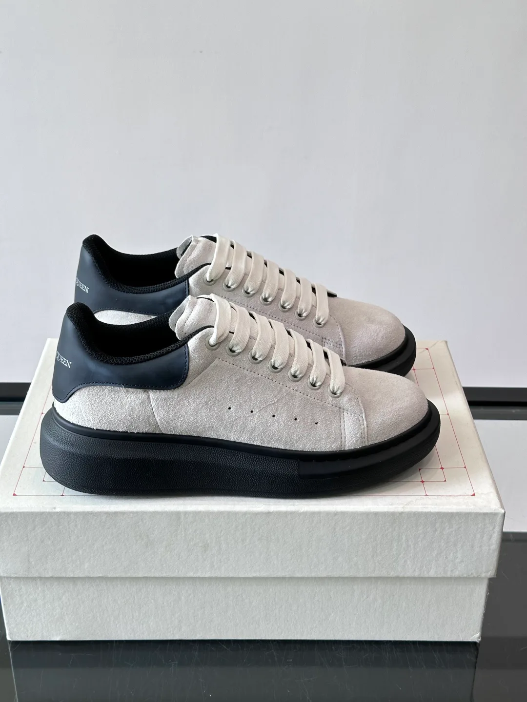 Кроссовки Женские Alexander Mcqueen 17447549