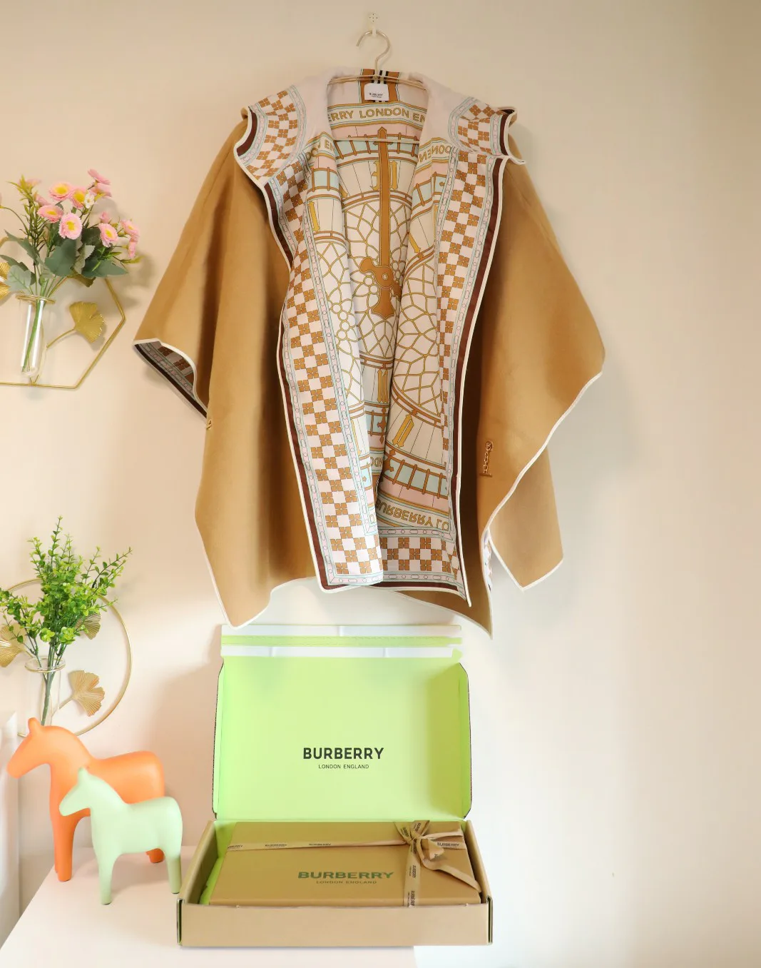 Пальто Женские Burberry 18980108
