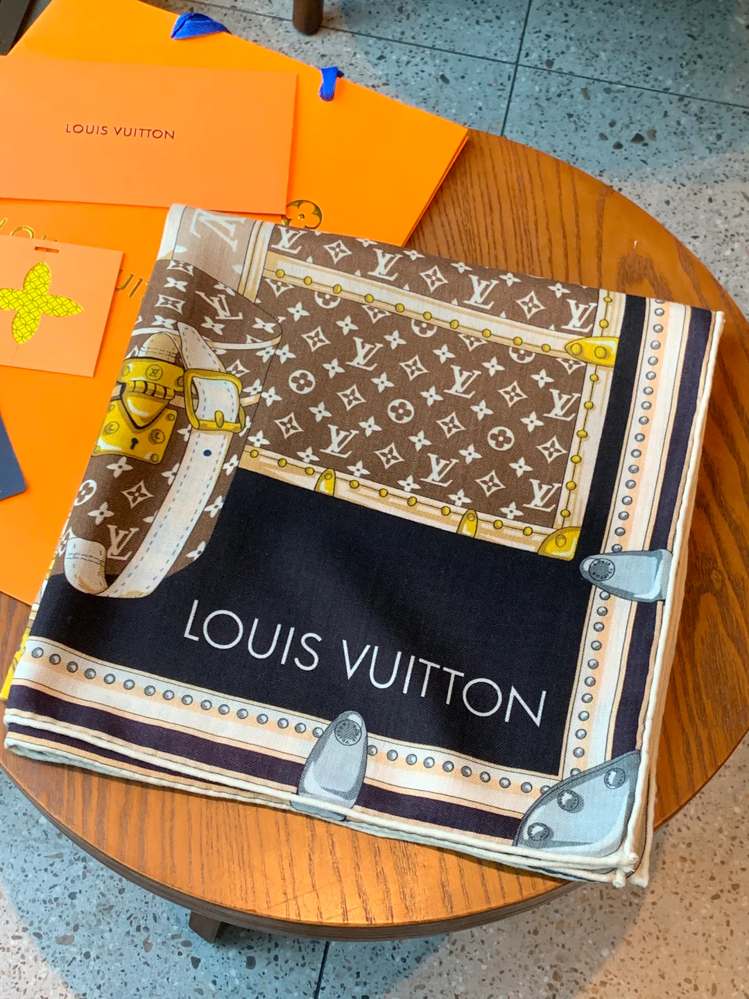 Платки Louis Vuitton 1338109