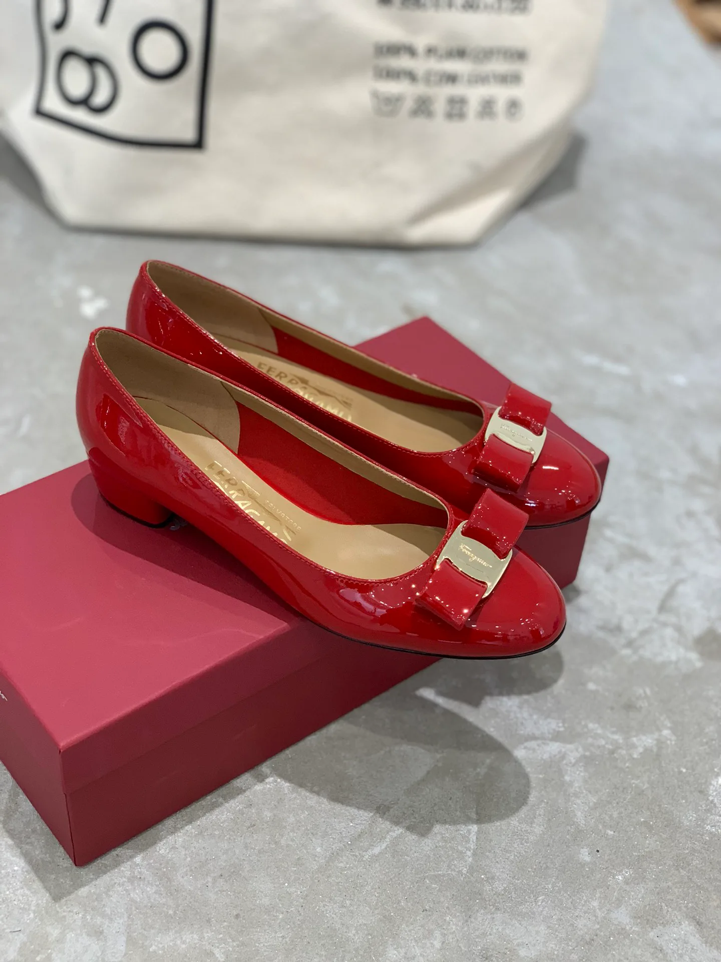 Туфли Женские Salvatore Ferragamo 18340711