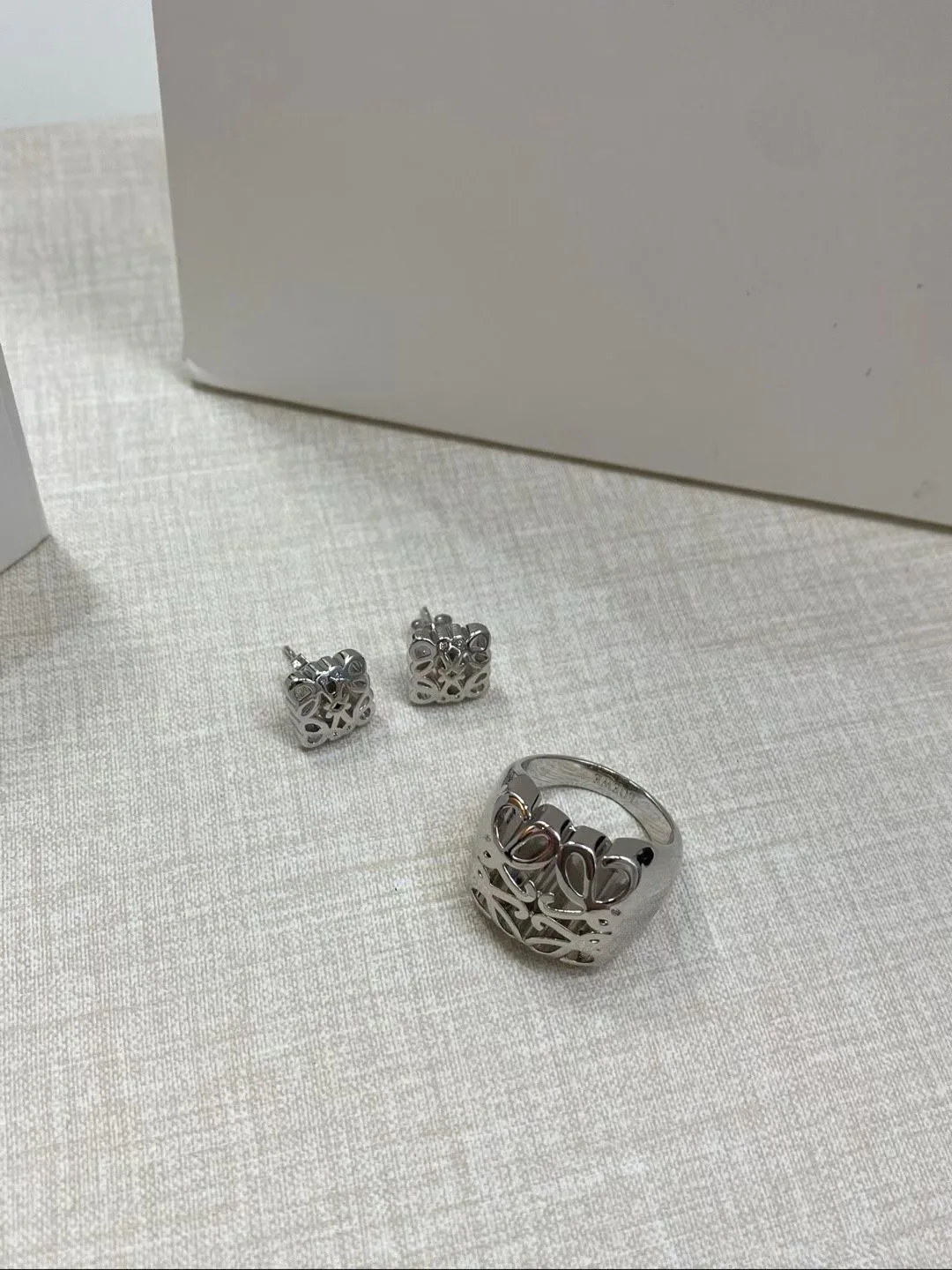 Бижутерия Loewe 1302346