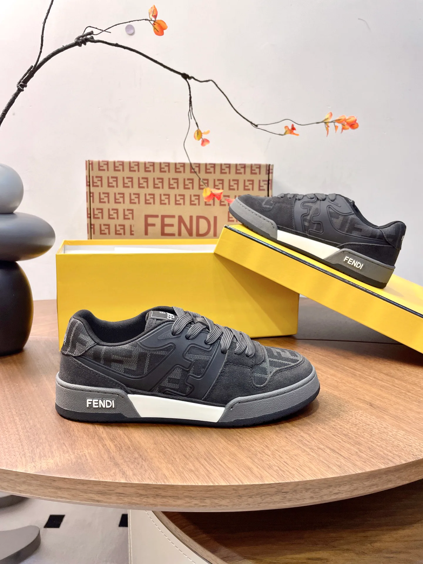 Кроссовки Женские Fendi 17957367