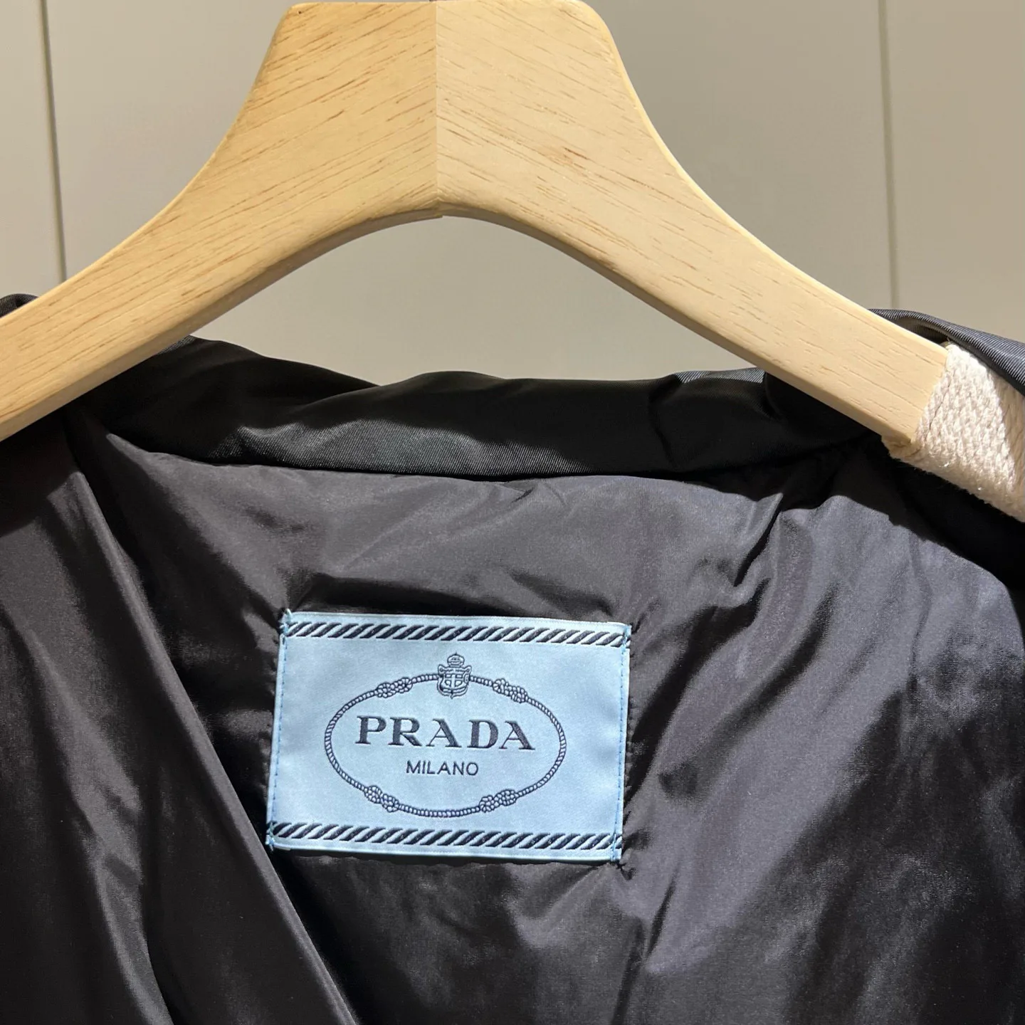 Куртки И Пуховики Женские Prada 18993994
