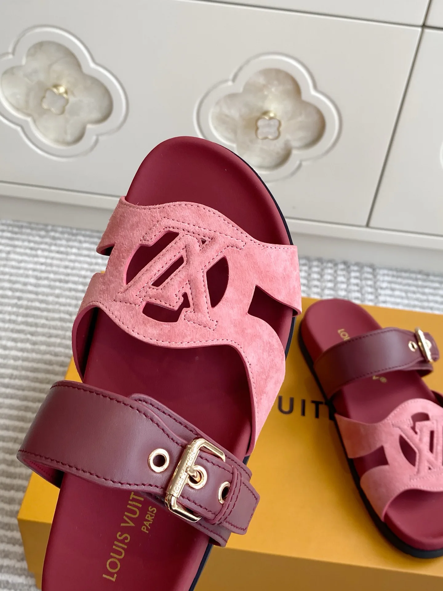 Шлепанцы Женские Louis Vuitton 17572155