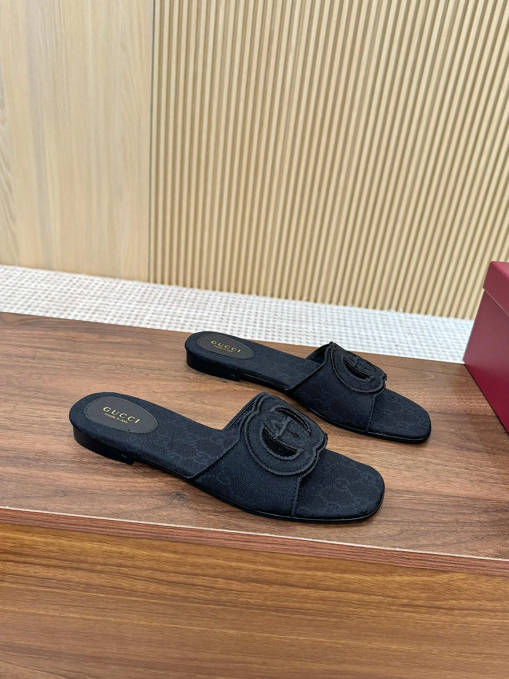 Шлепанцы Женские Gucci 11890974