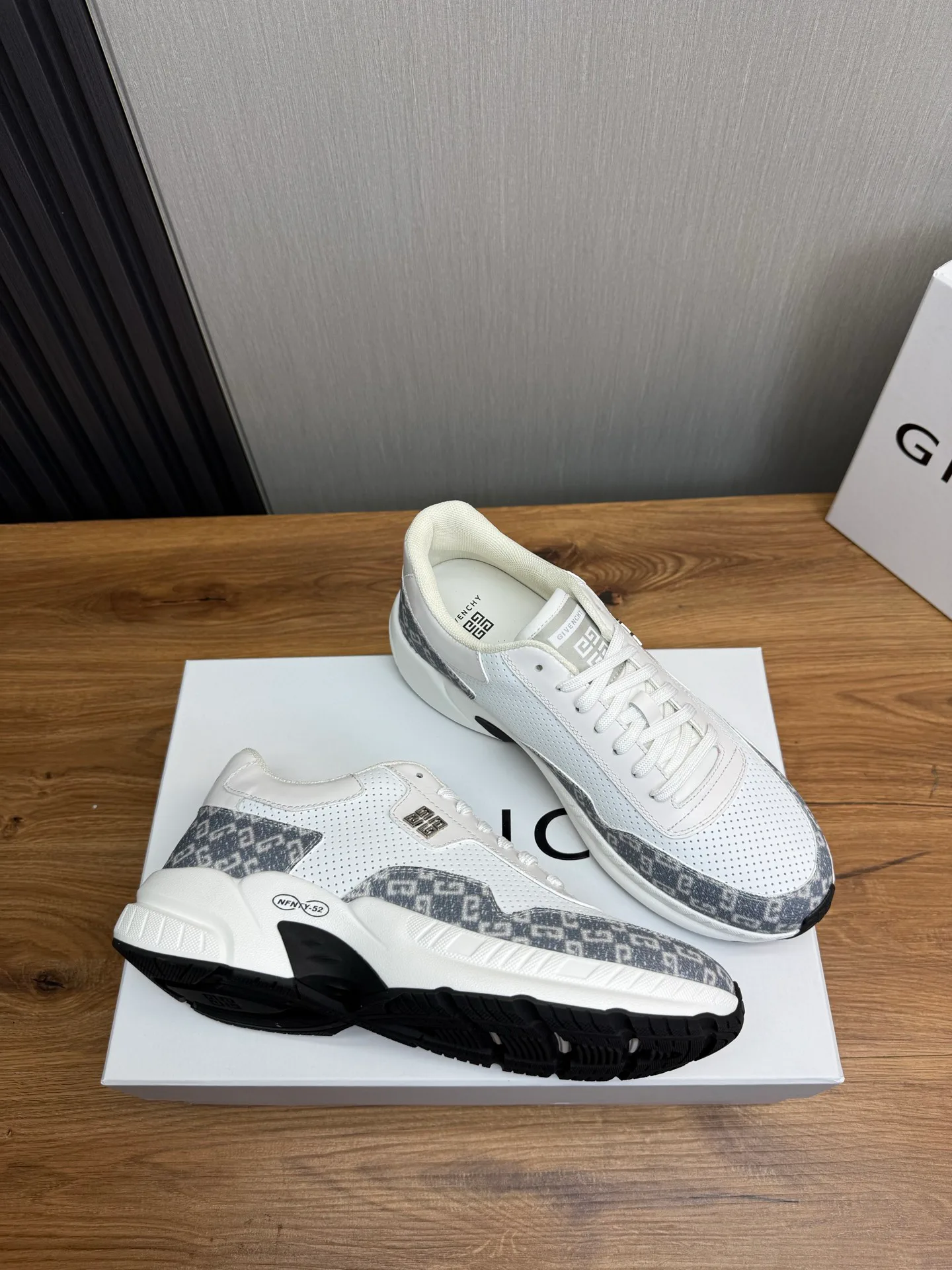 Кроссовки Мужские Givenchy 2380934