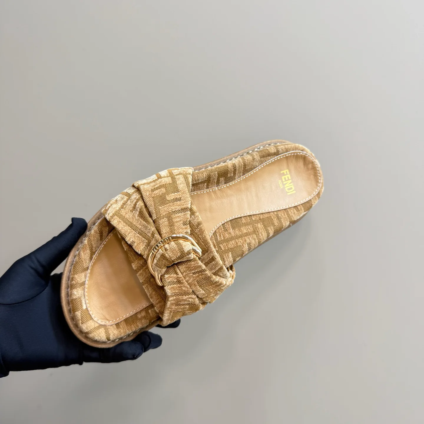 Шлепанцы Женские Fendi 23409