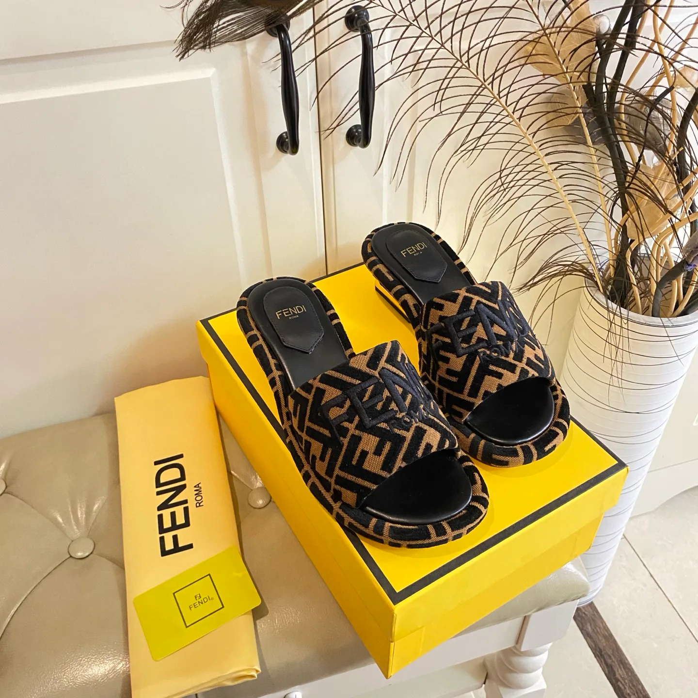 Шлепанцы Женские Fendi 21158
