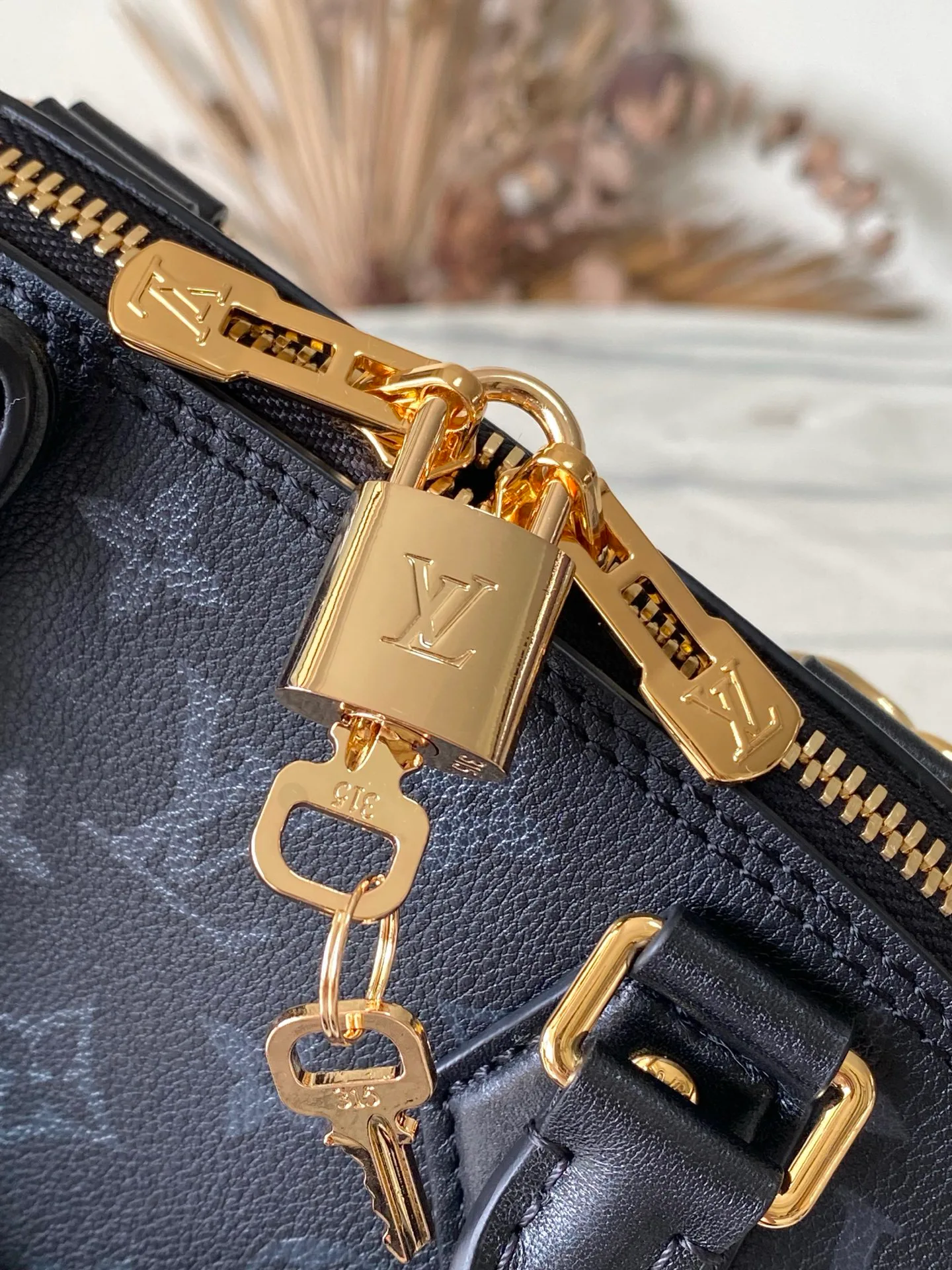 Классические Сумки Женские Louis Vuitton 18240367