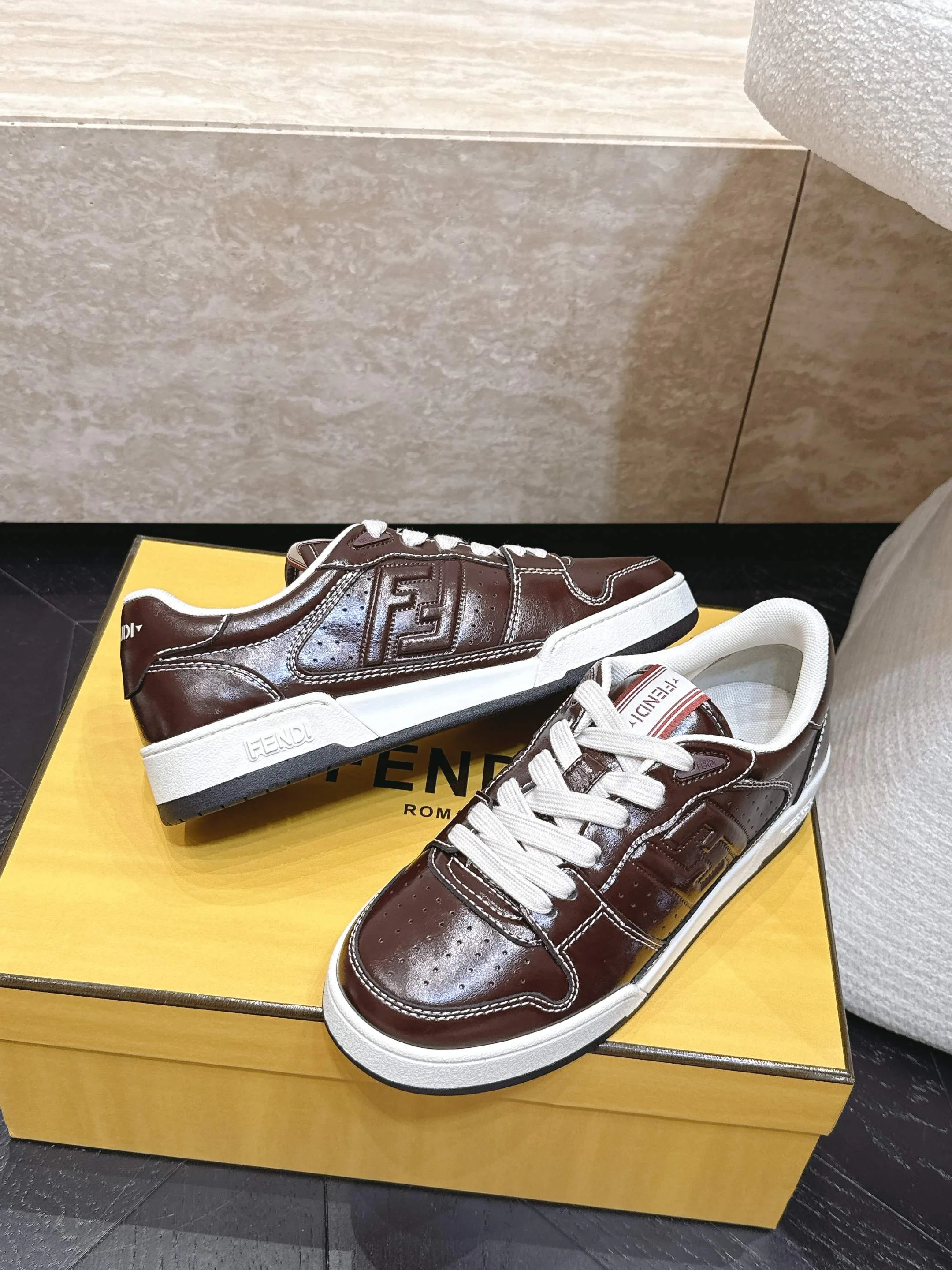Кроссовки Женские Fendi 17682043