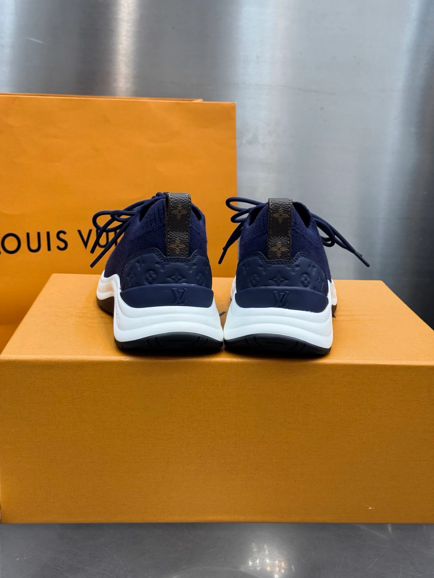 Кроссовки Женские Louis Vuitton 18202478