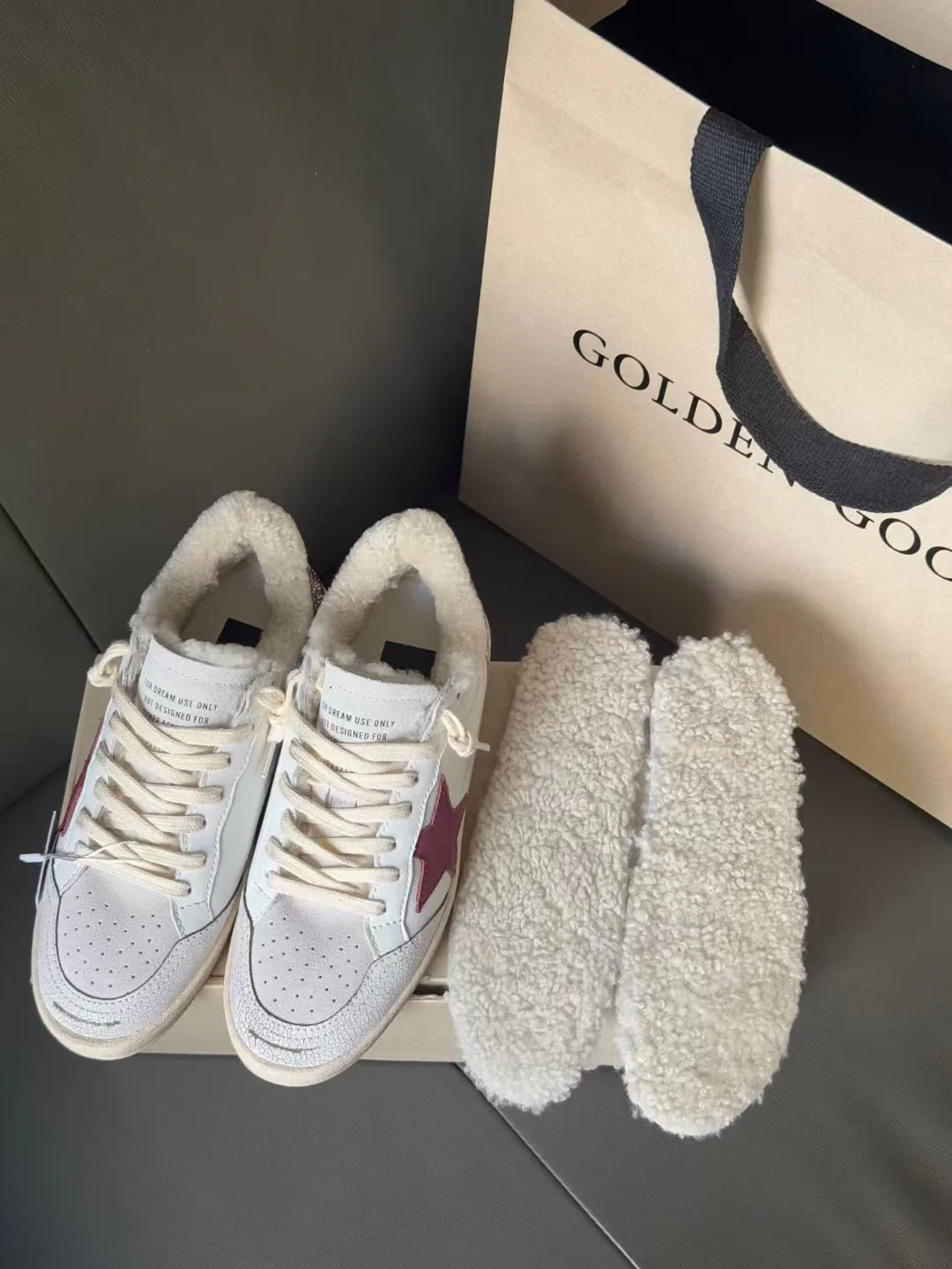 Кроссовки Женские Golden Goose 19501075