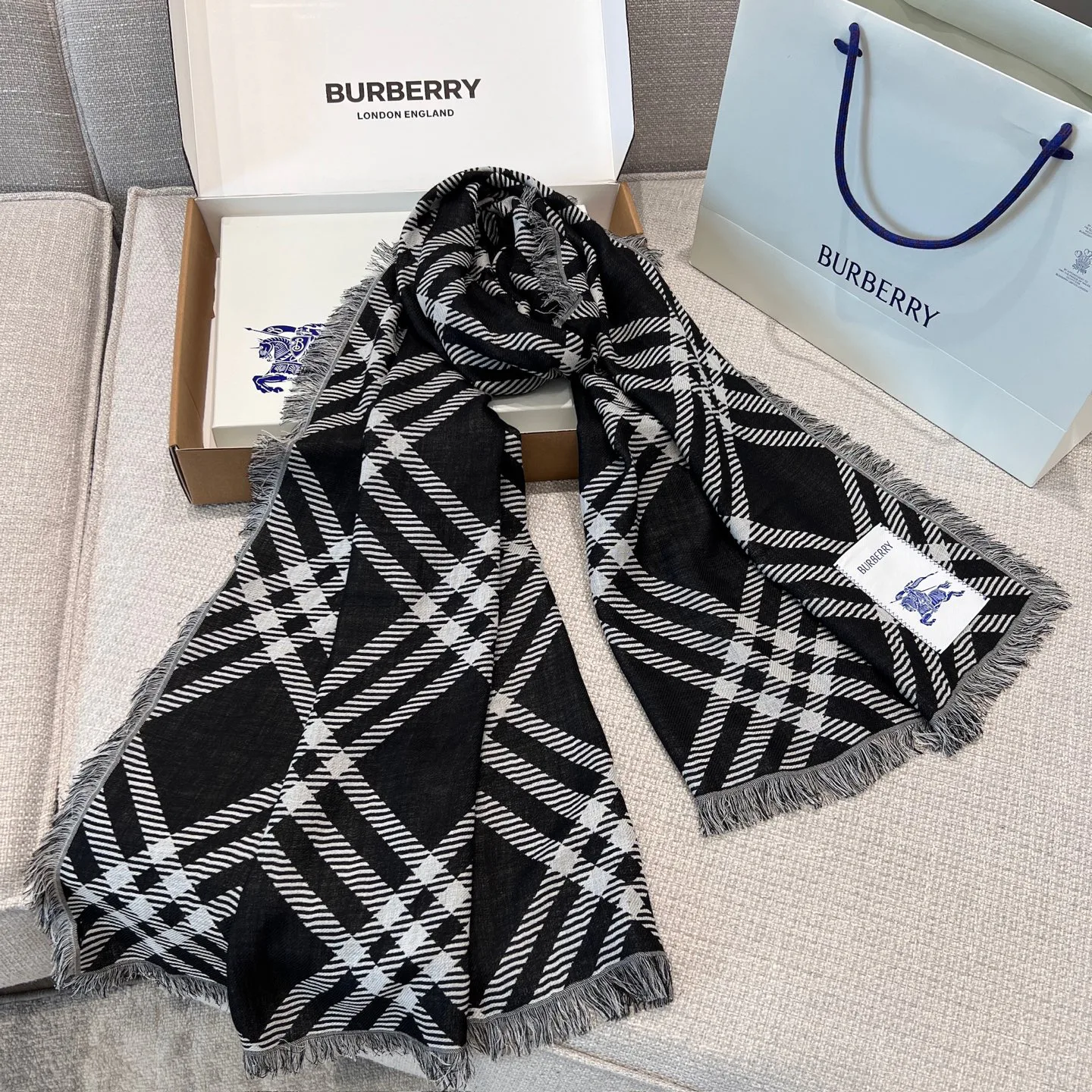 Шарфы Burberry 351341