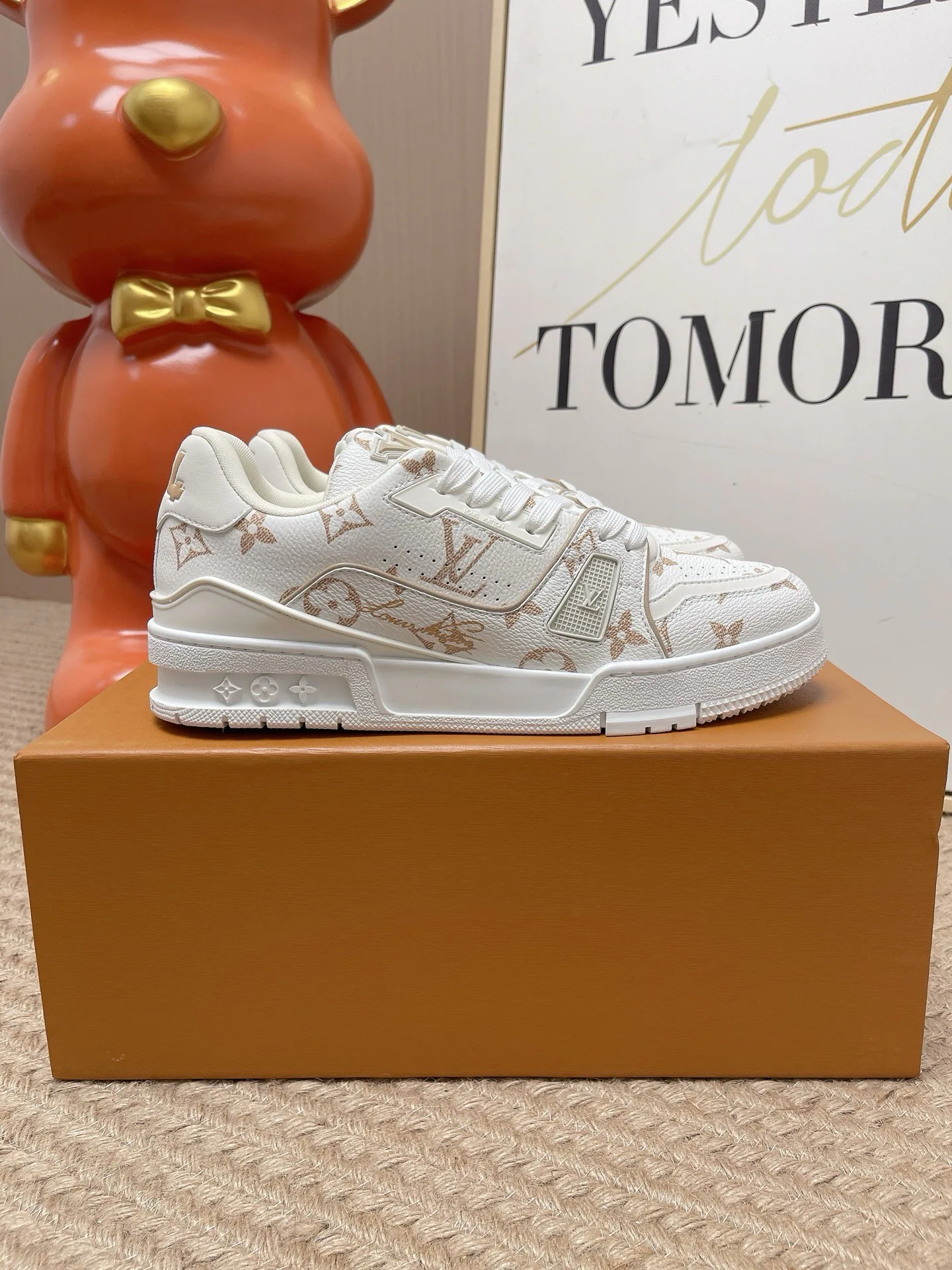 Кроссовки Женские Louis Vuitton 18810898