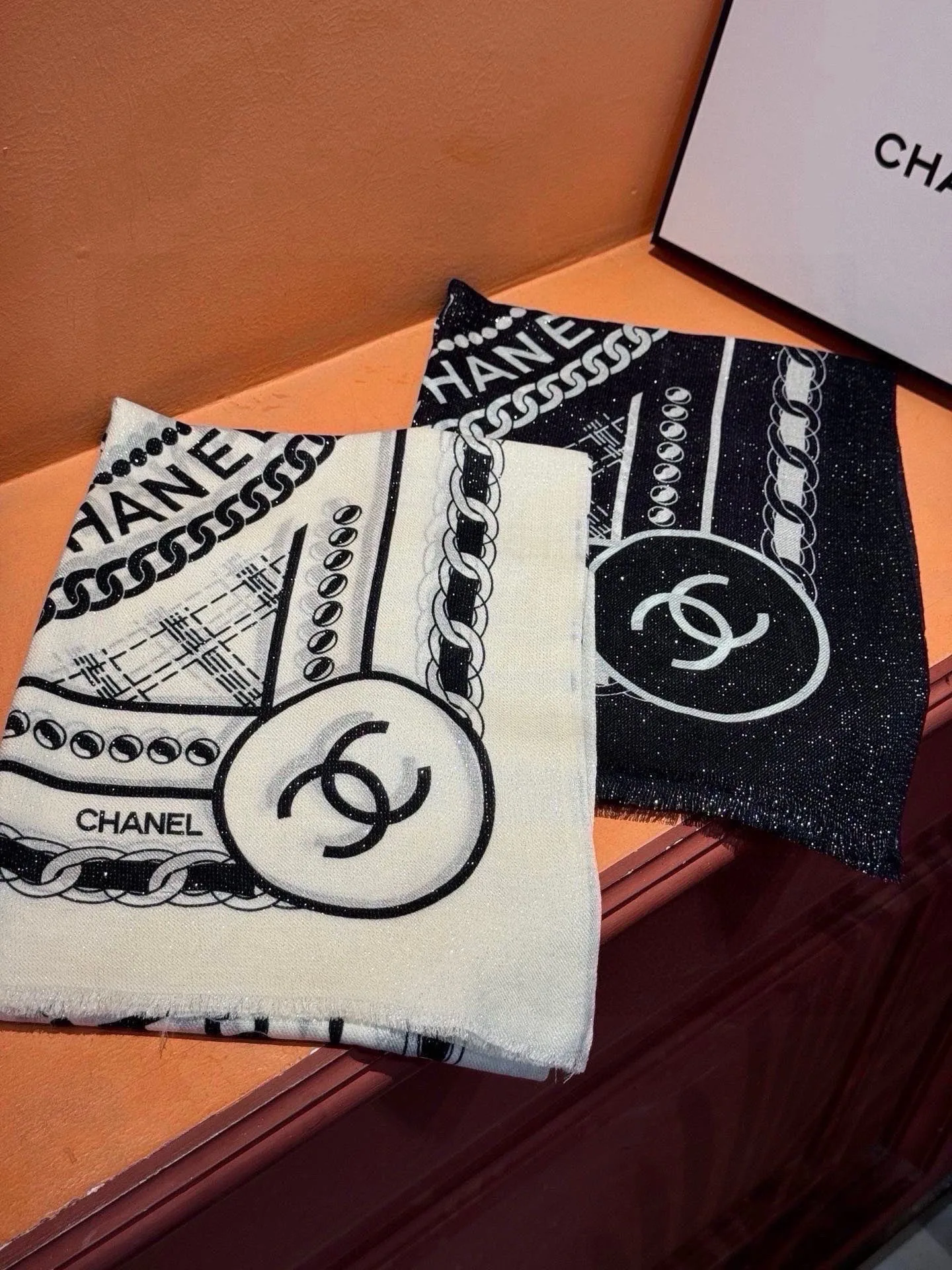 Шарфы Chanel 17673150