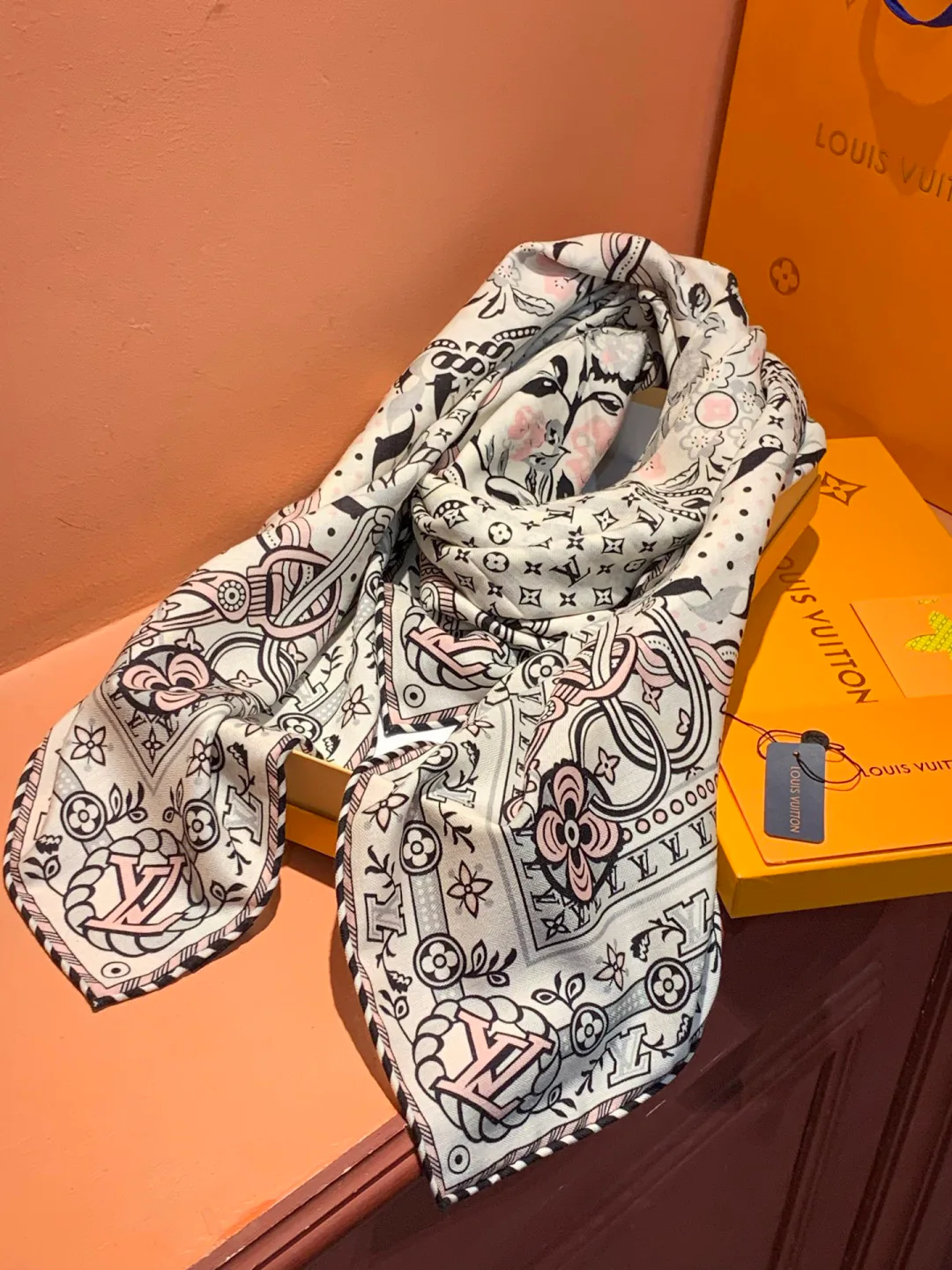 Шарфы Louis Vuitton 895230