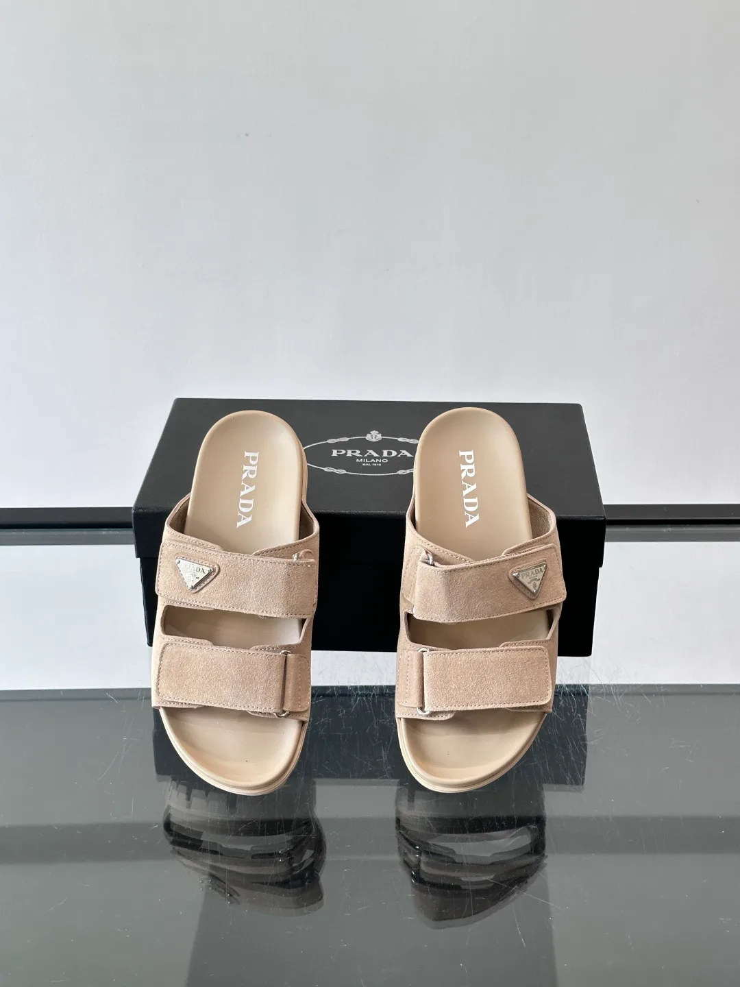 Шлепанцы Женские Prada 17689185