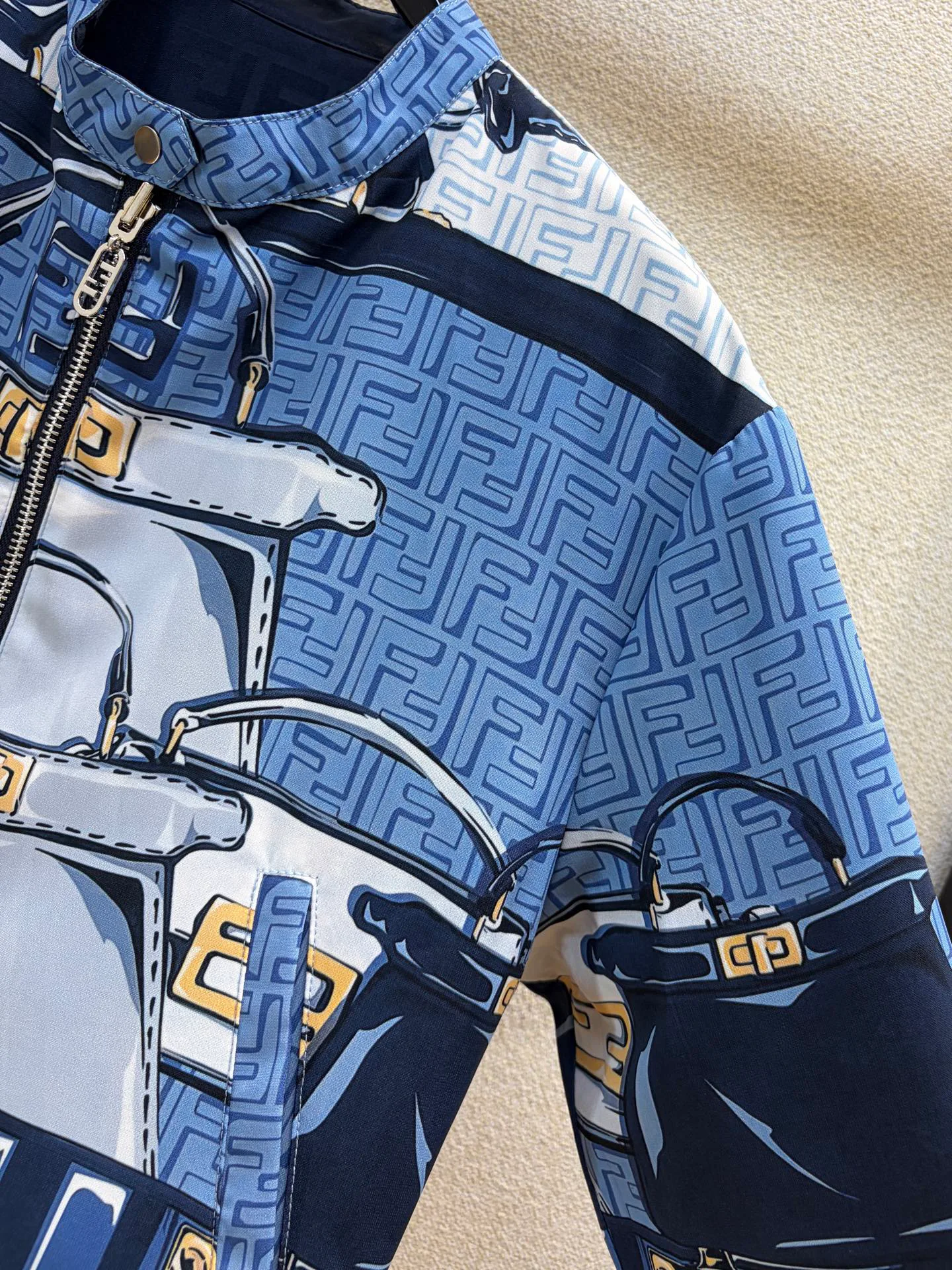 Куртки И Пуховики Женские Fendi 18408102