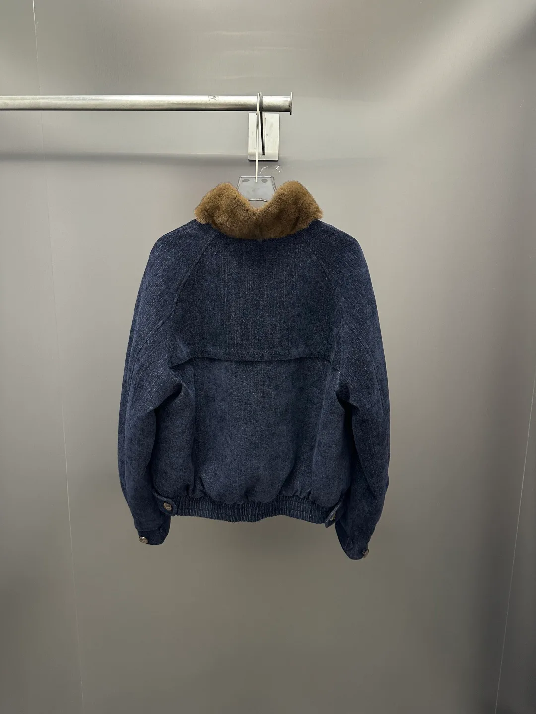 Куртки И Пуховики Женские Louis Vuitton 18902678