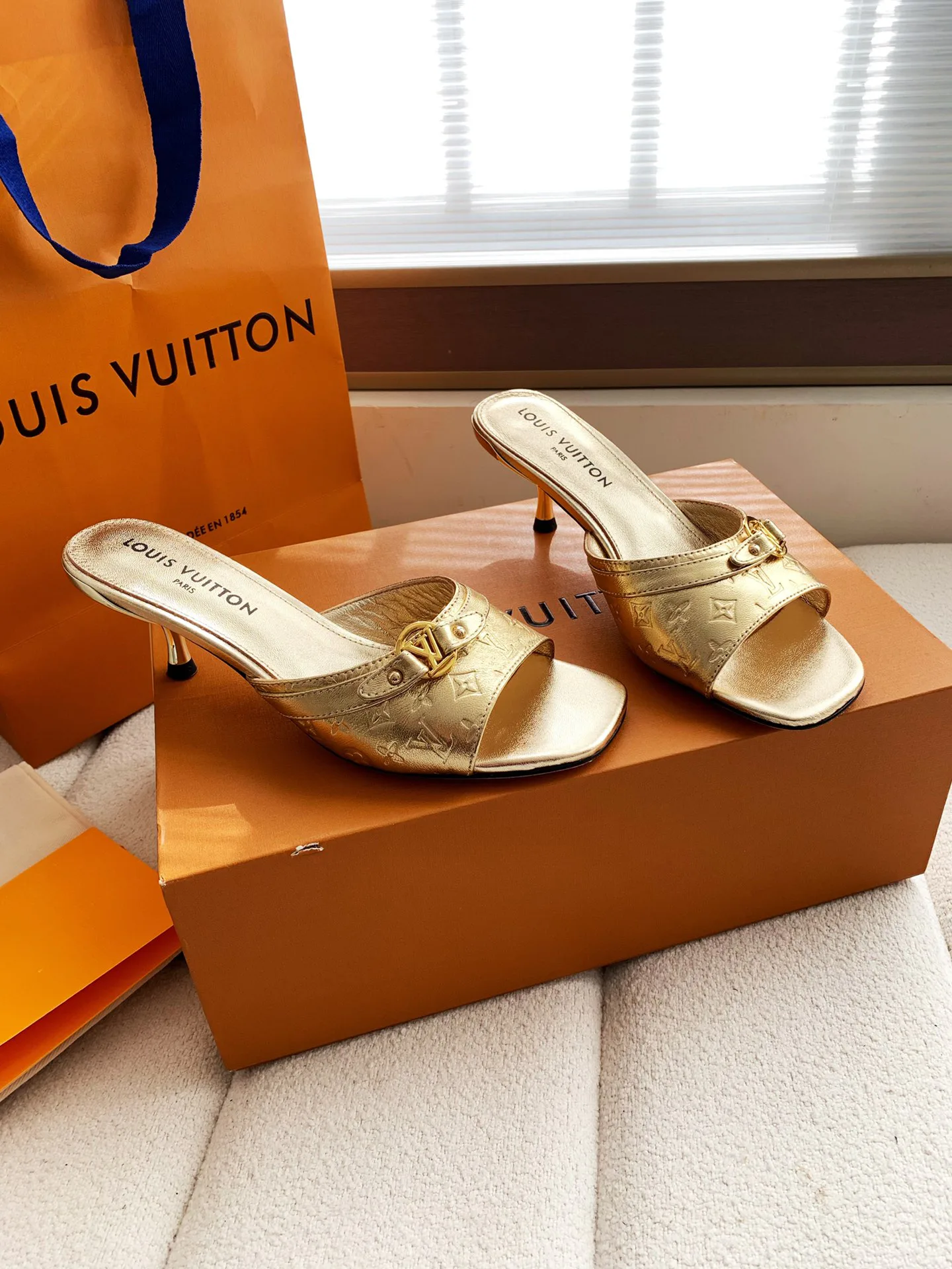 Босоножки Женские Louis Vuitton 10461975