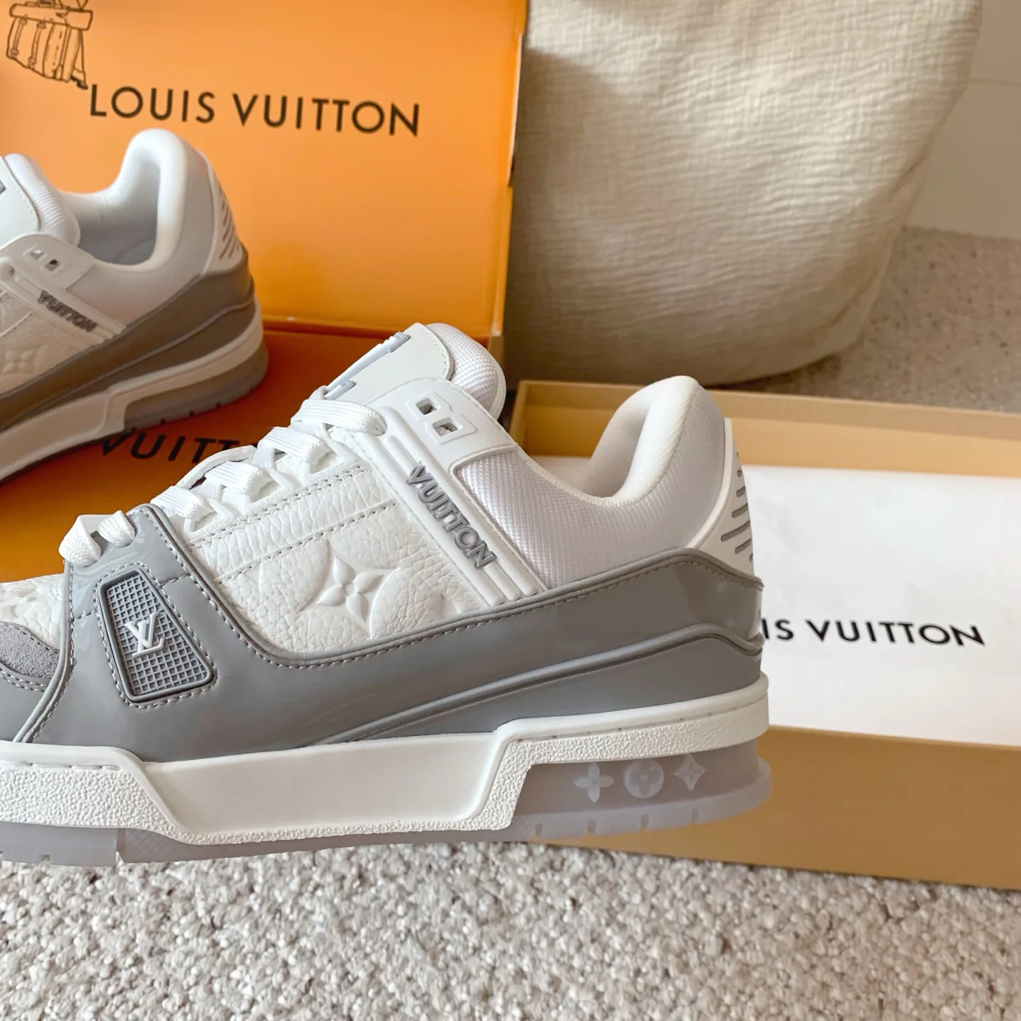 Кроссовки Женские Louis Vuitton 18375819