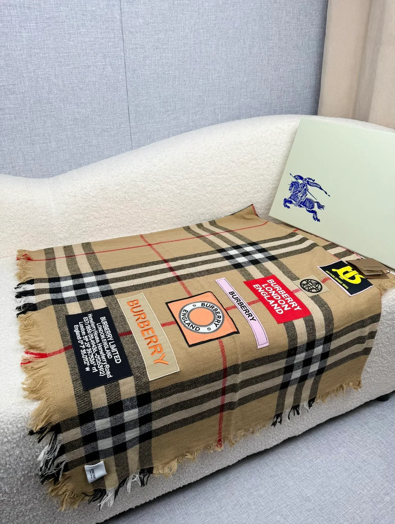 Шарфы Burberry 18675842