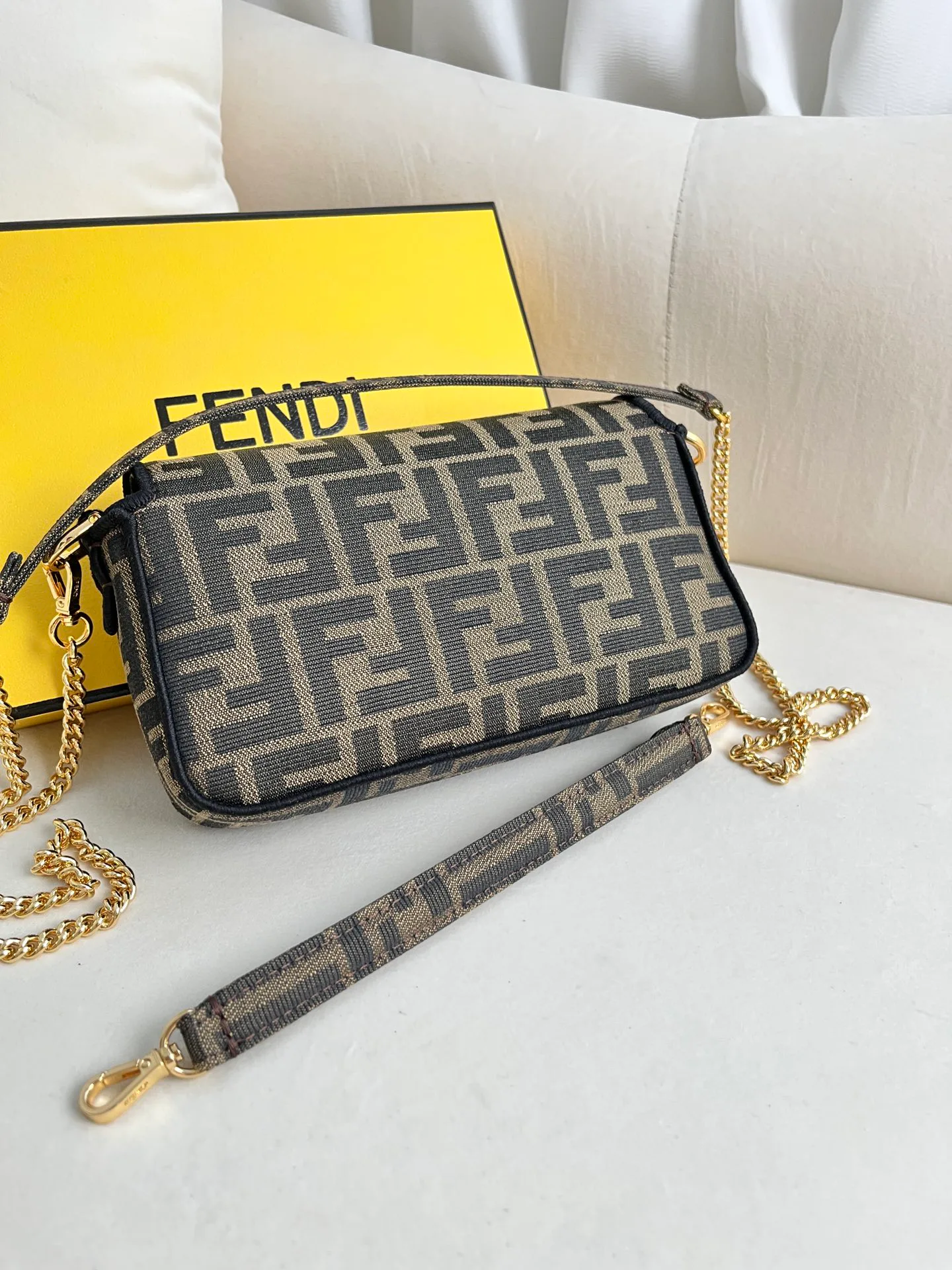 Сумки На Ремне Женские Fendi 1253896