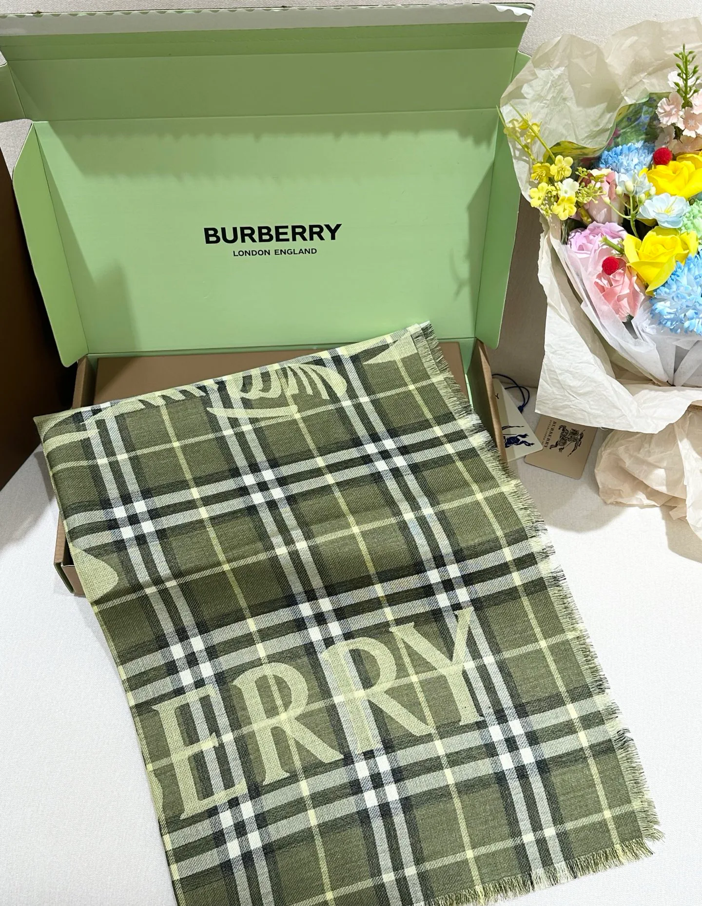 Шарфы Burberry 17991551
