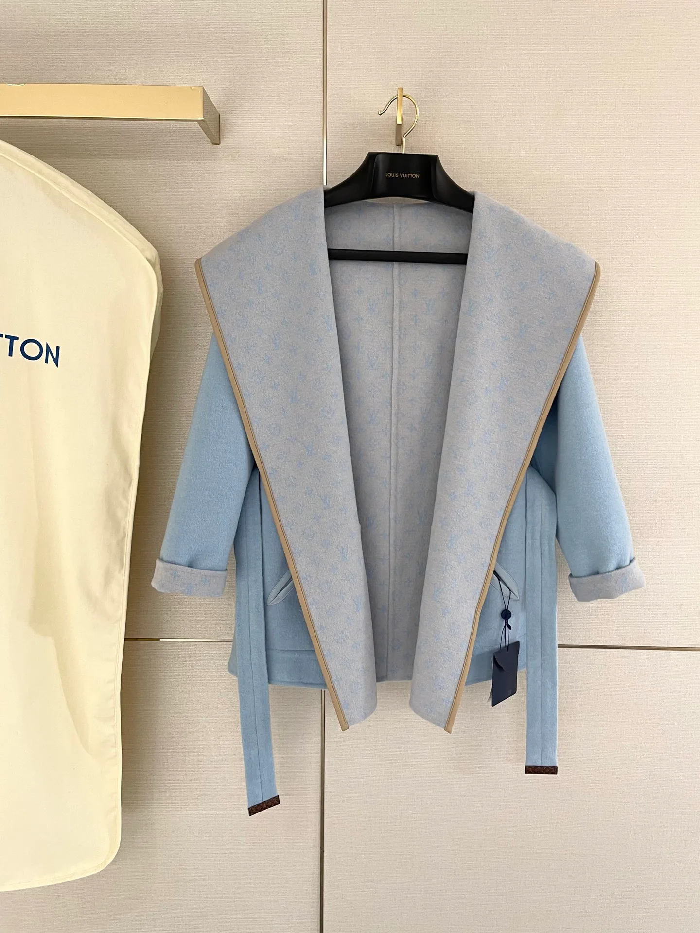 Пальто Женские Louis Vuitton 226421