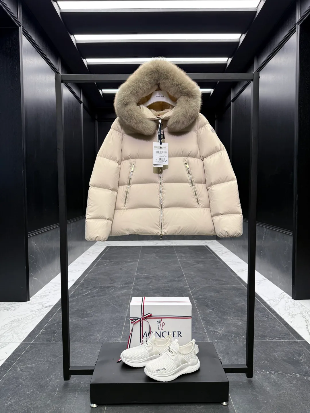 Куртки И Пуховики Женские Moncler 17964585