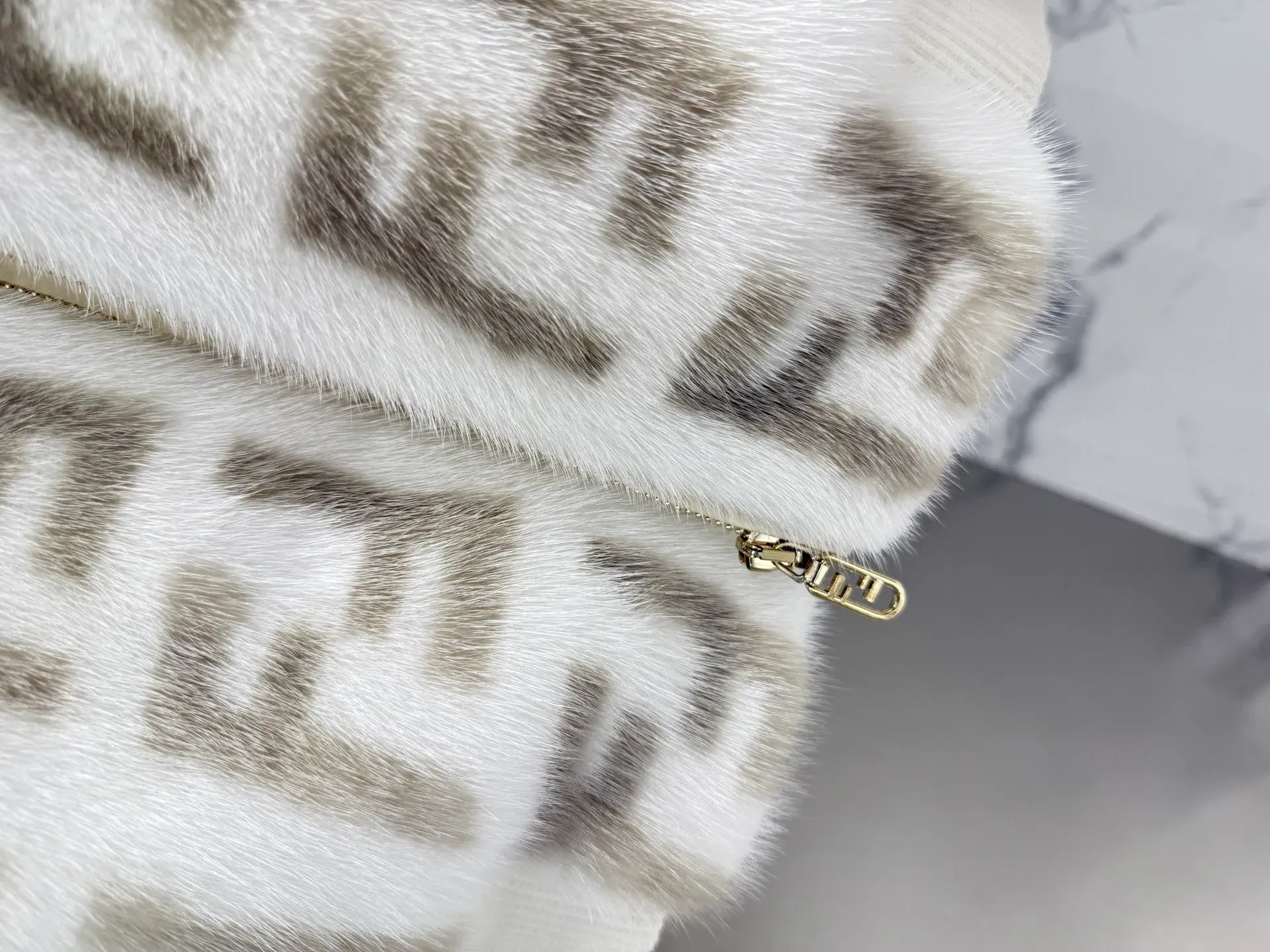 Куртки И Пуховики Женские Fendi 785684