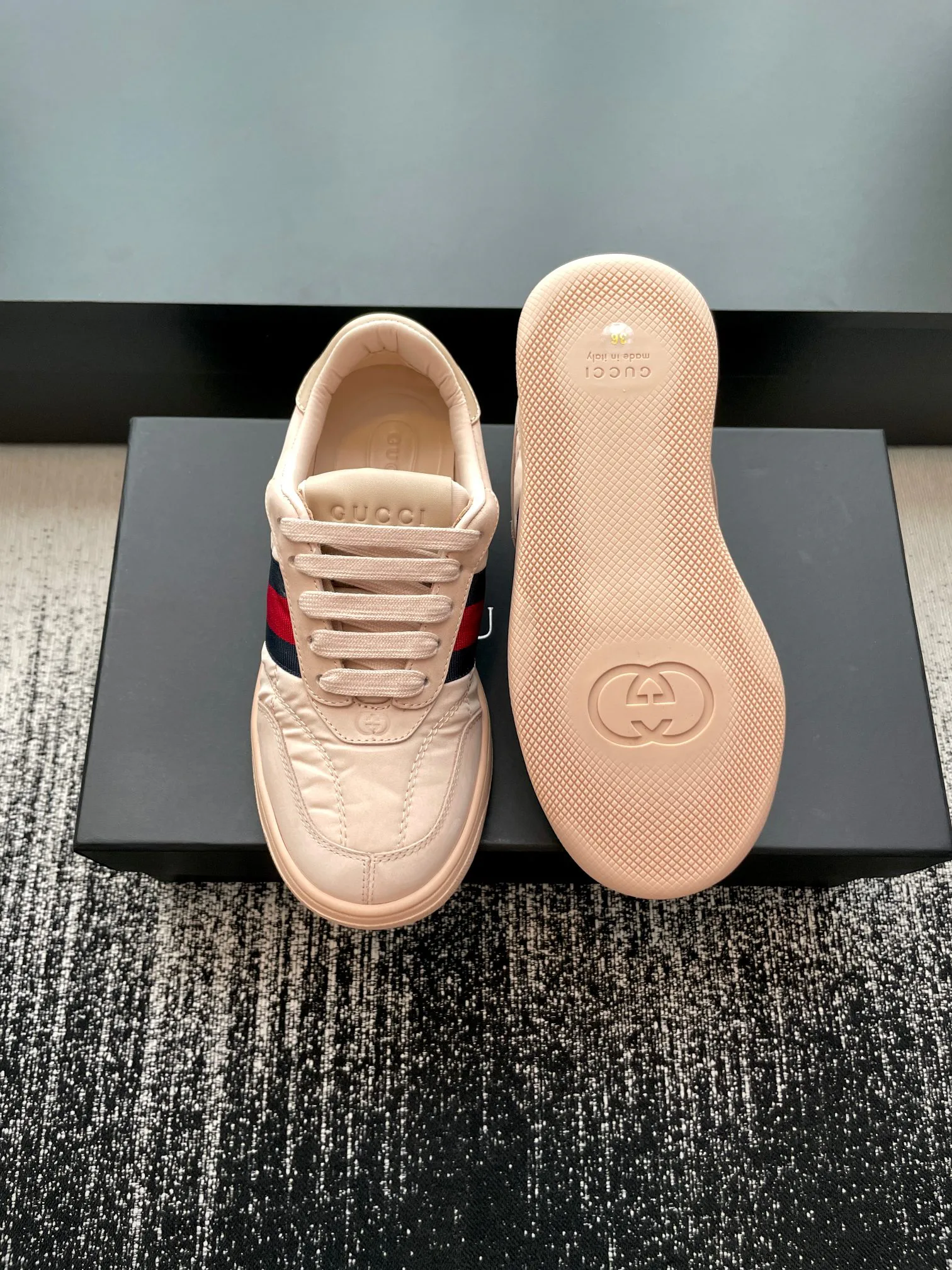 Кроссовки Женские Gucci 18447994