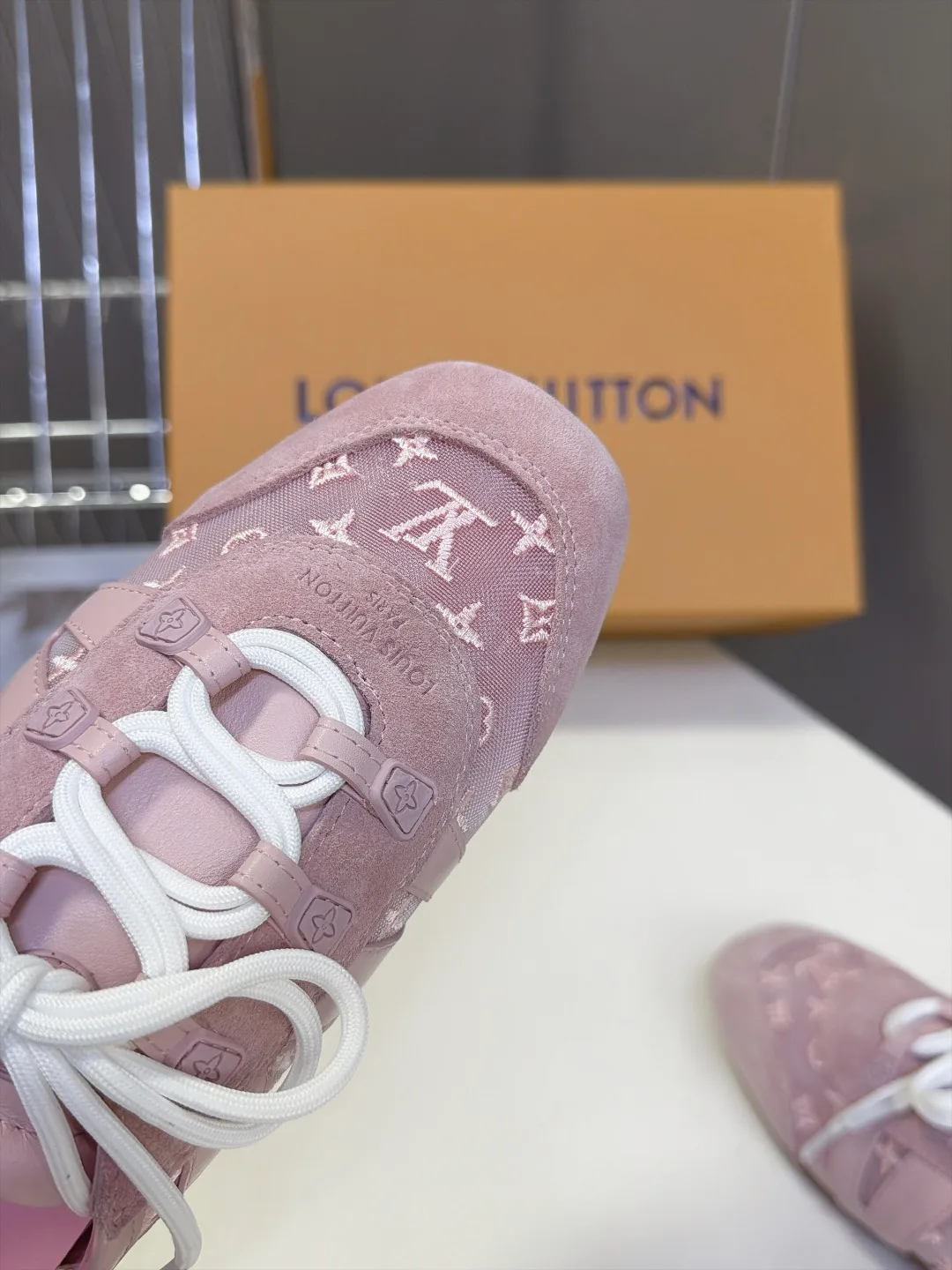 Кроссовки Женские Louis Vuitton 18005463