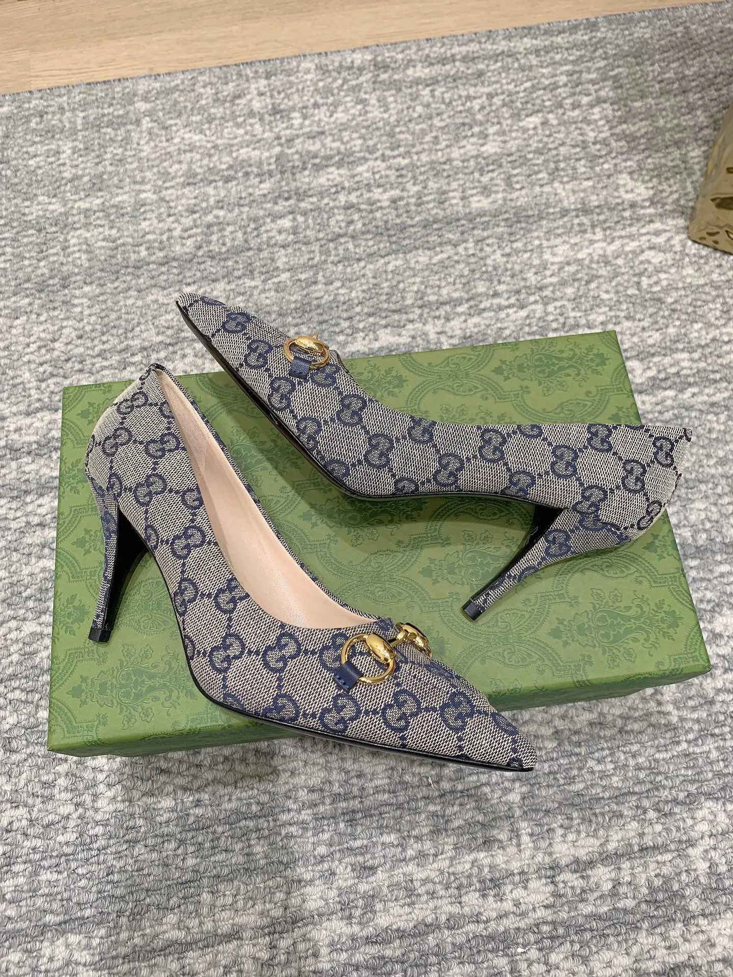 Туфли Женские Gucci 689883