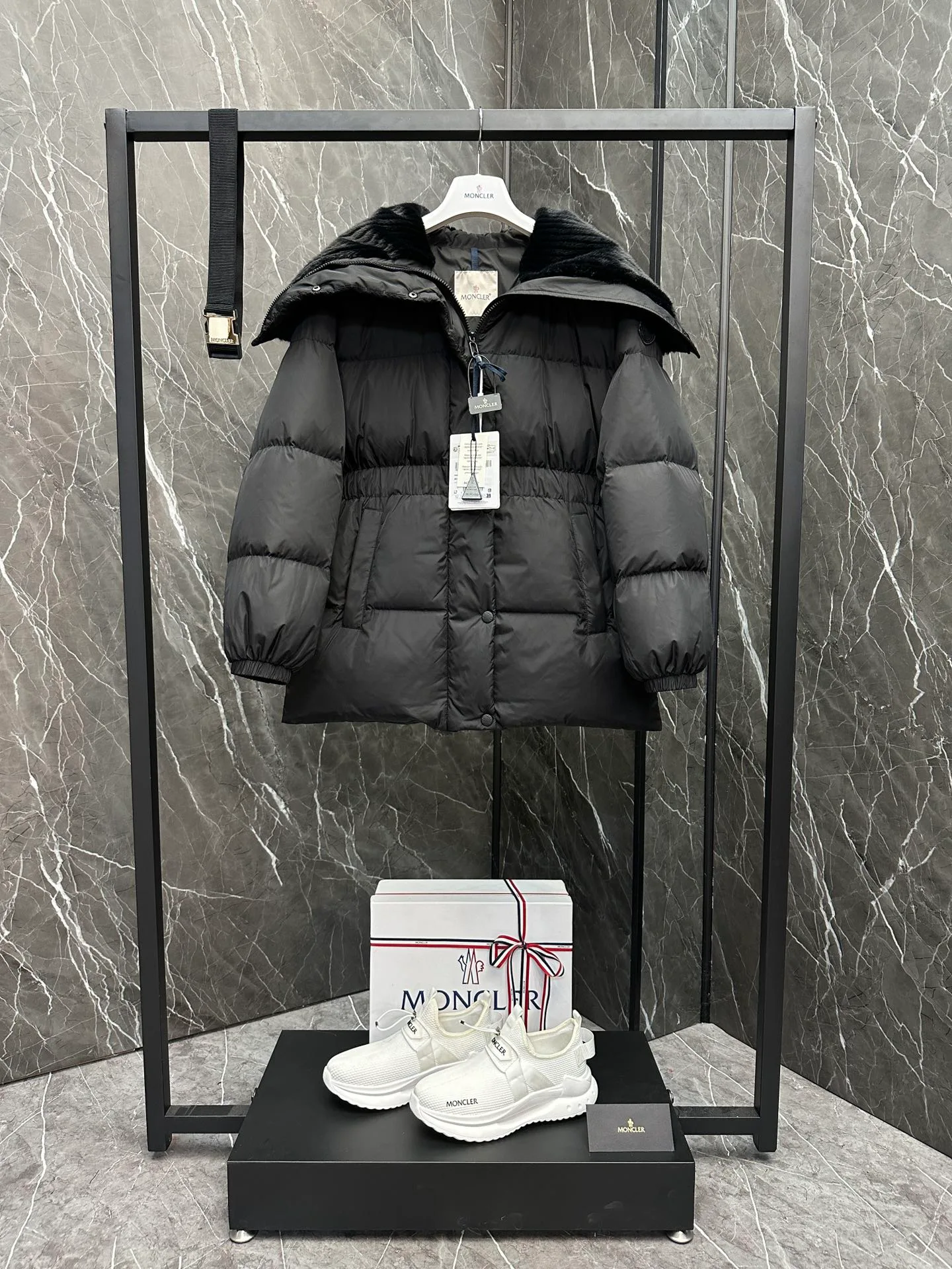 Куртки И Пуховики Женские Moncler 18606715
