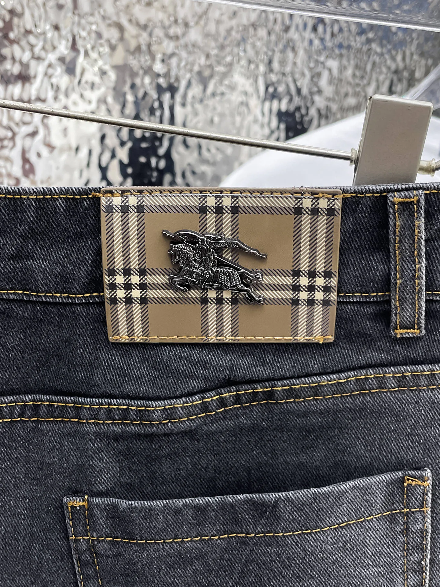 Джинсы Мужские Burberry 18596820