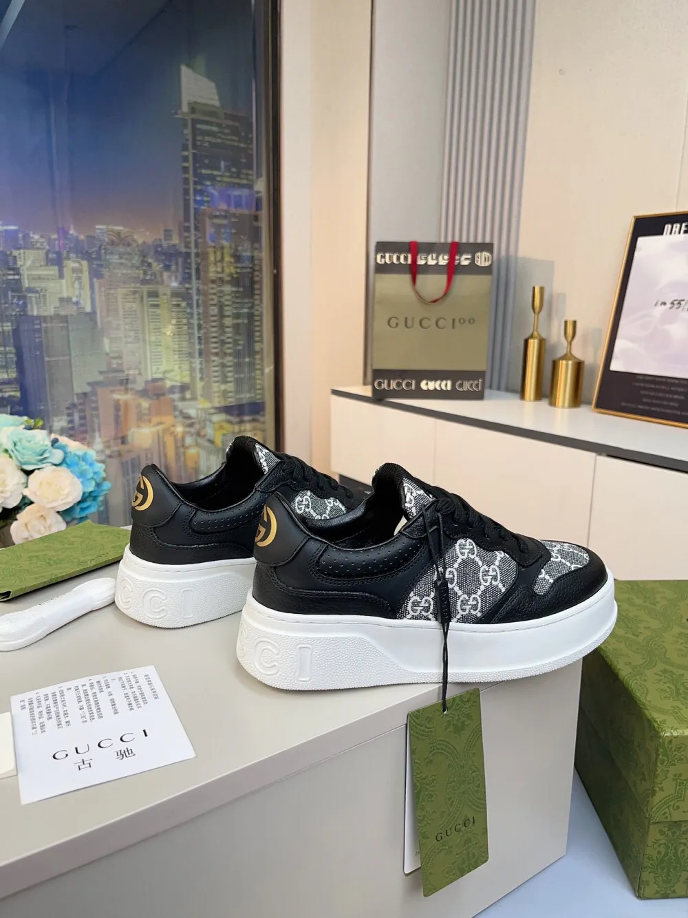Кроссовки Женские Gucci 18369632