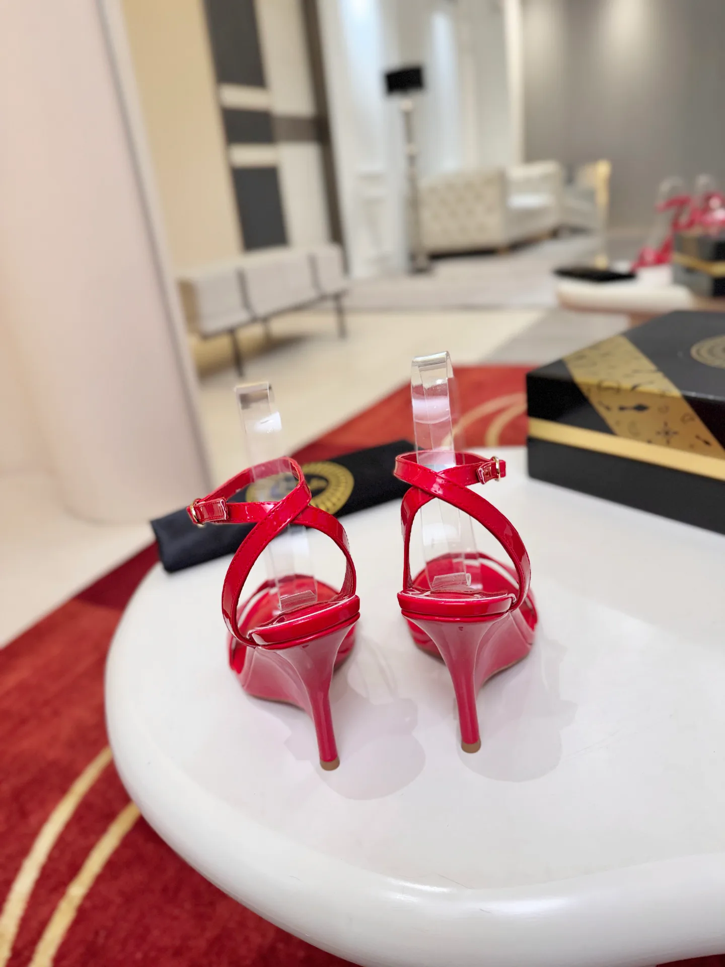 Босоножки Женские Christian Louboutin 18821460