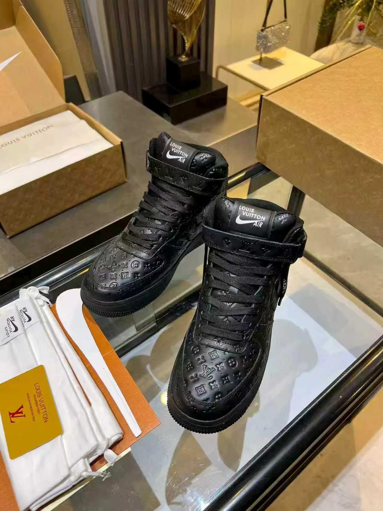 Кроссовки Женские Louis Vuitton 3179650