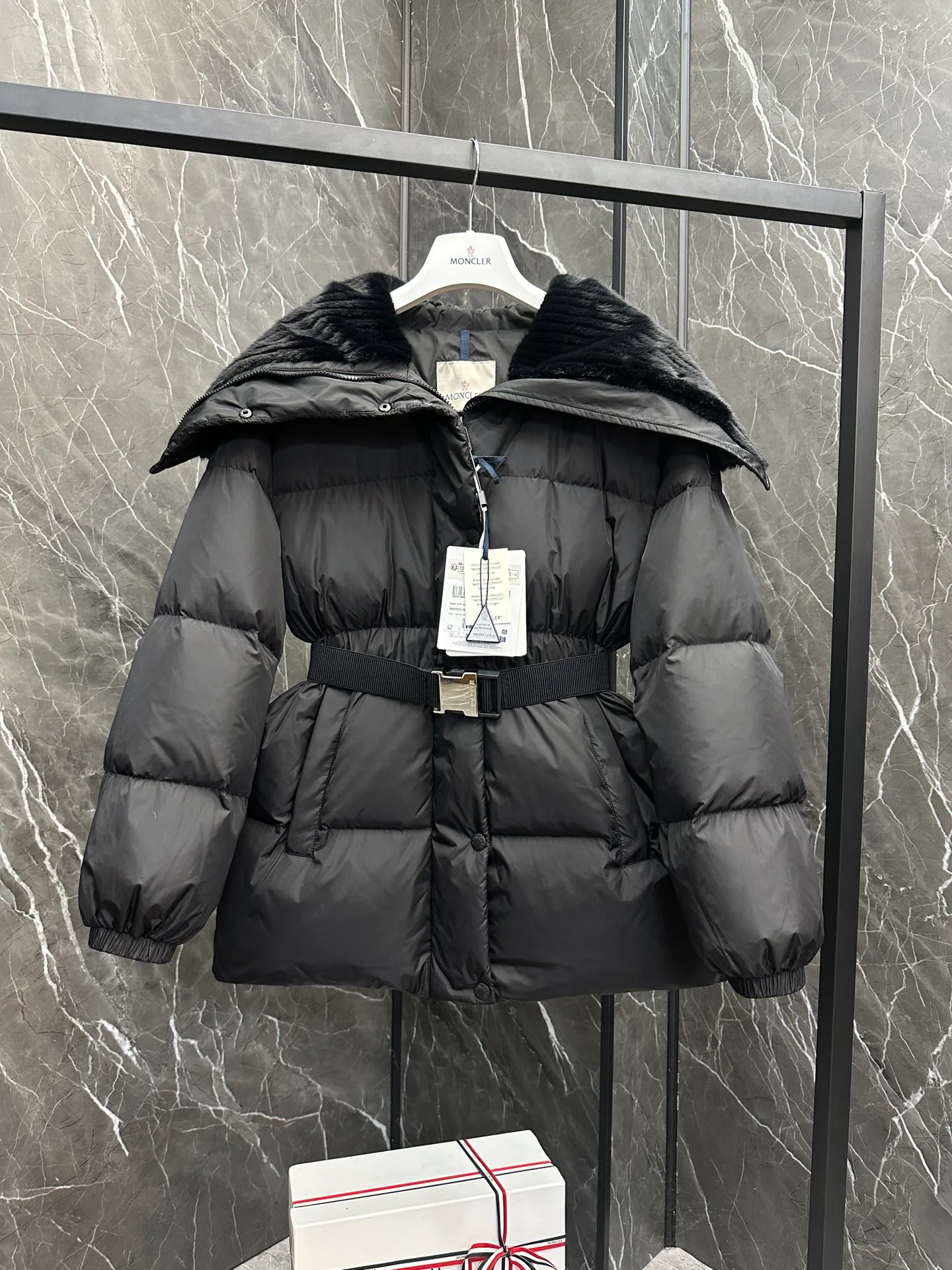 Куртки И Пуховики Женские Moncler 18606715