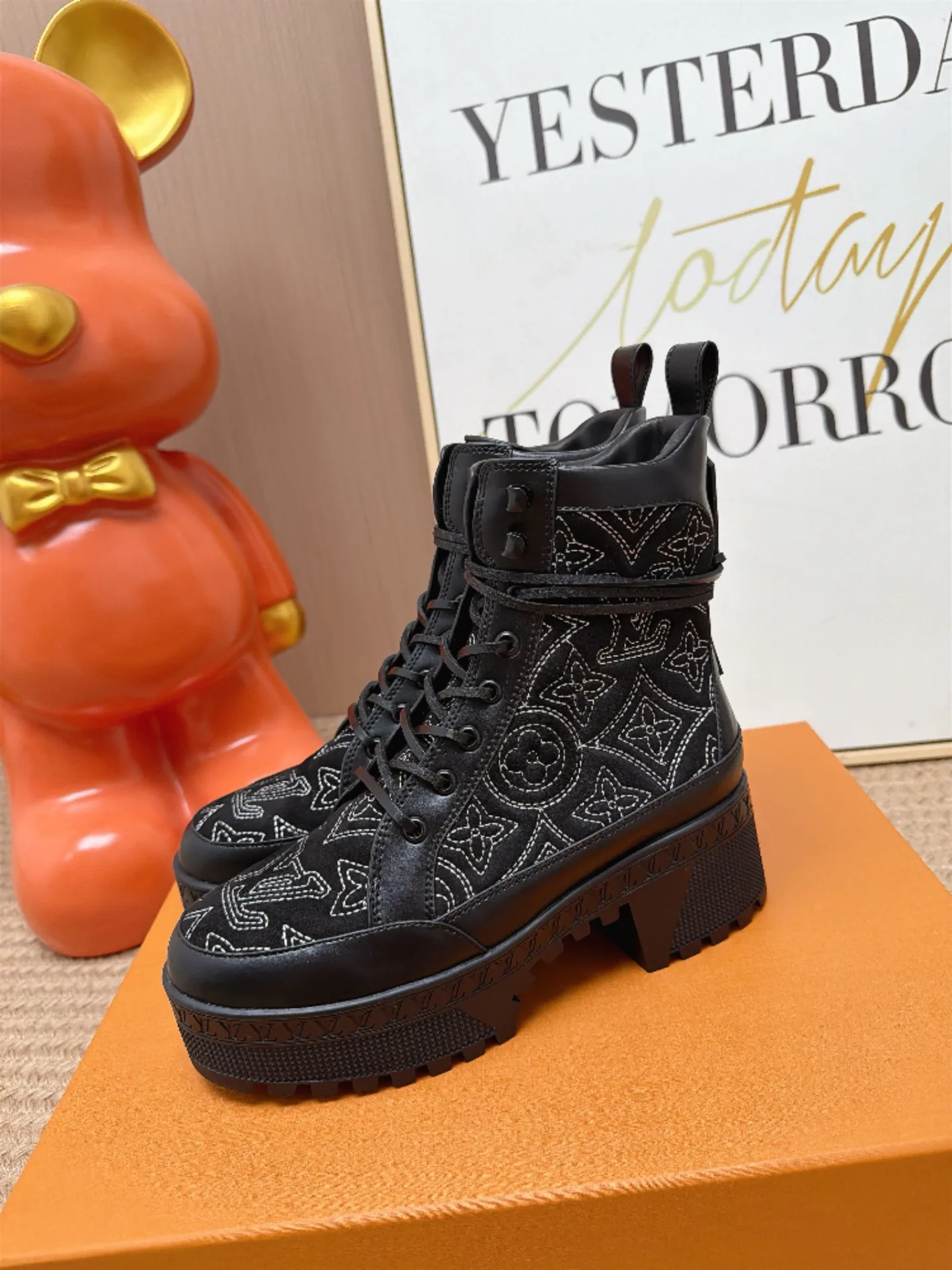 Ботинки Женские Louis Vuitton 18239720