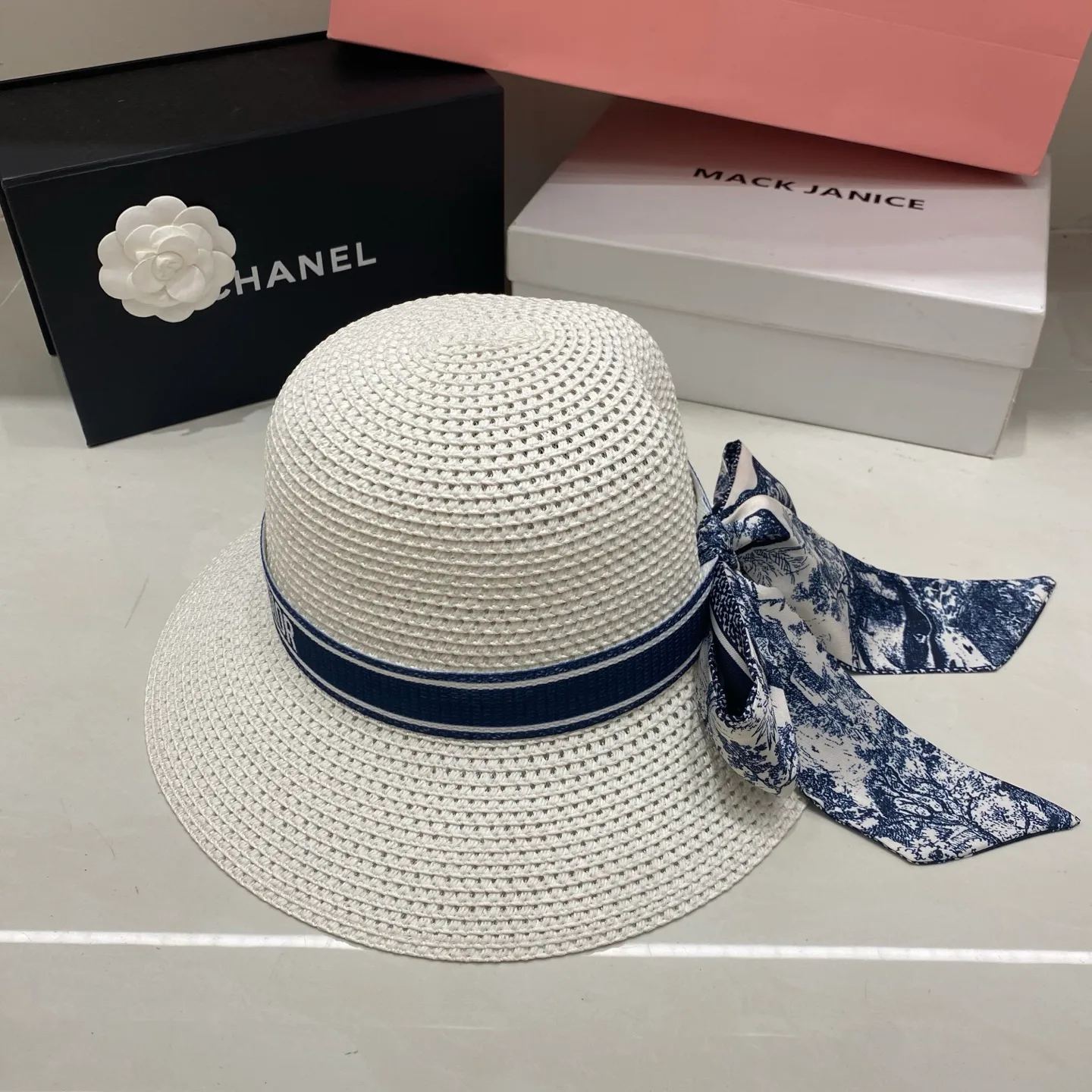Головные Уборы Christian Dior 17498279