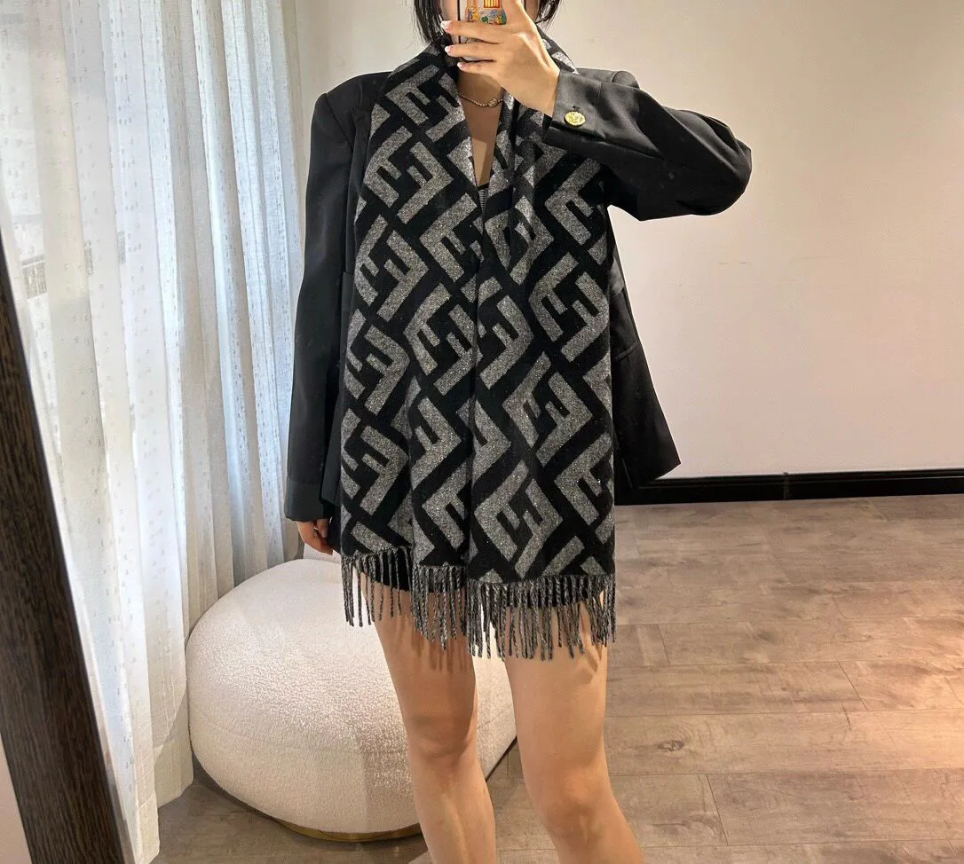 Шарфы Fendi 2396