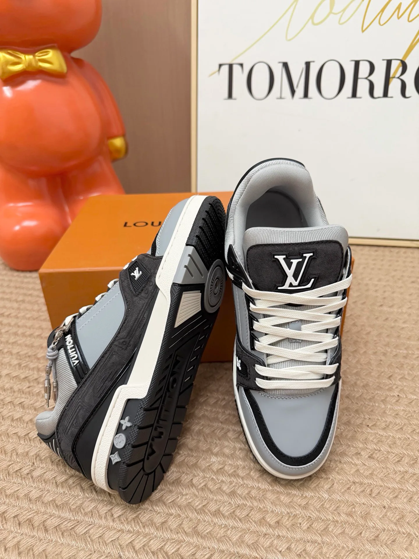 Кроссовки Женские Louis Vuitton 18843931